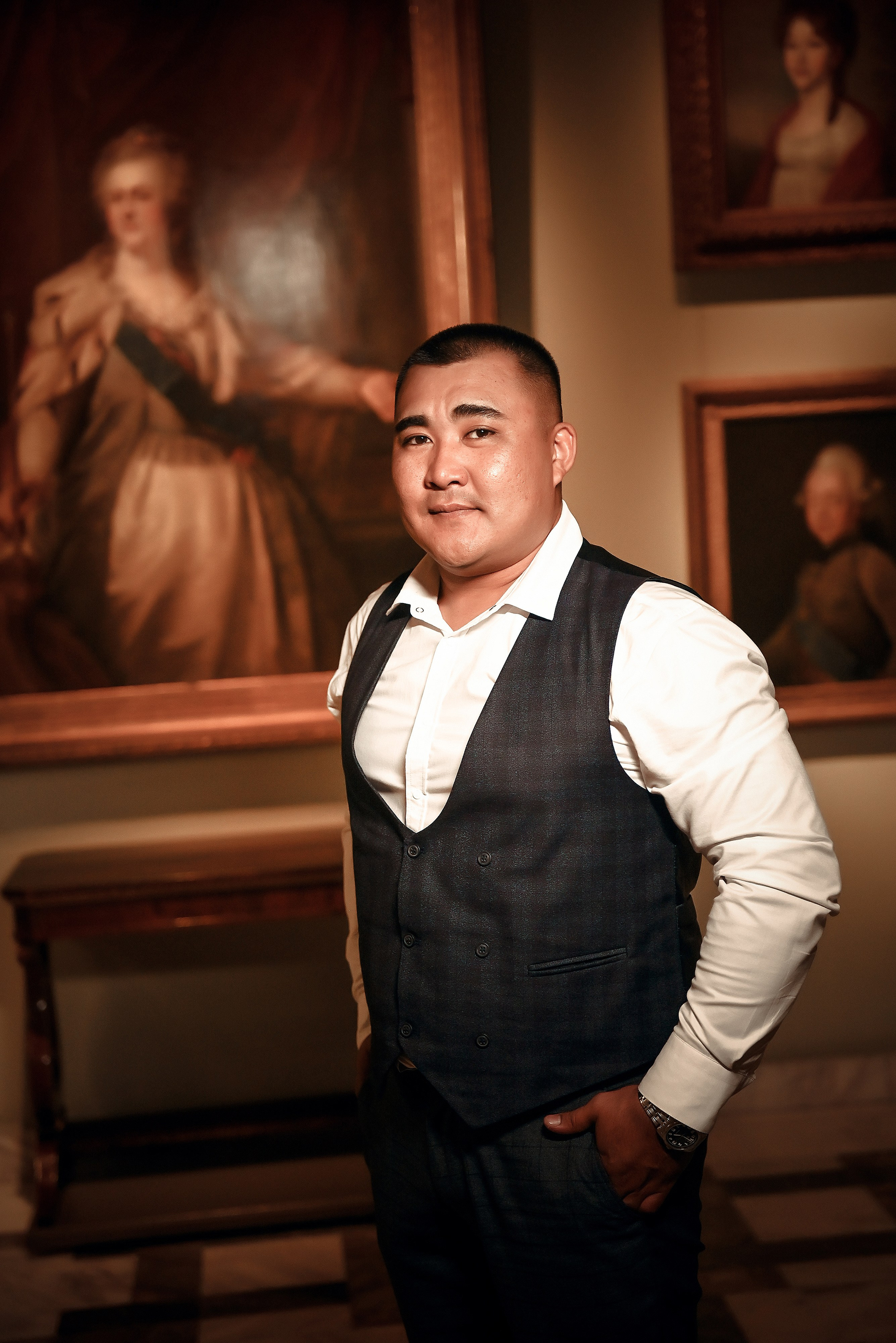 Небольшая свадебная серия в музее и прогулкой под дождем Эльмиры и Ризата. Свадебный, семейный, детский, контент фотограф в Омске Максим Ильин