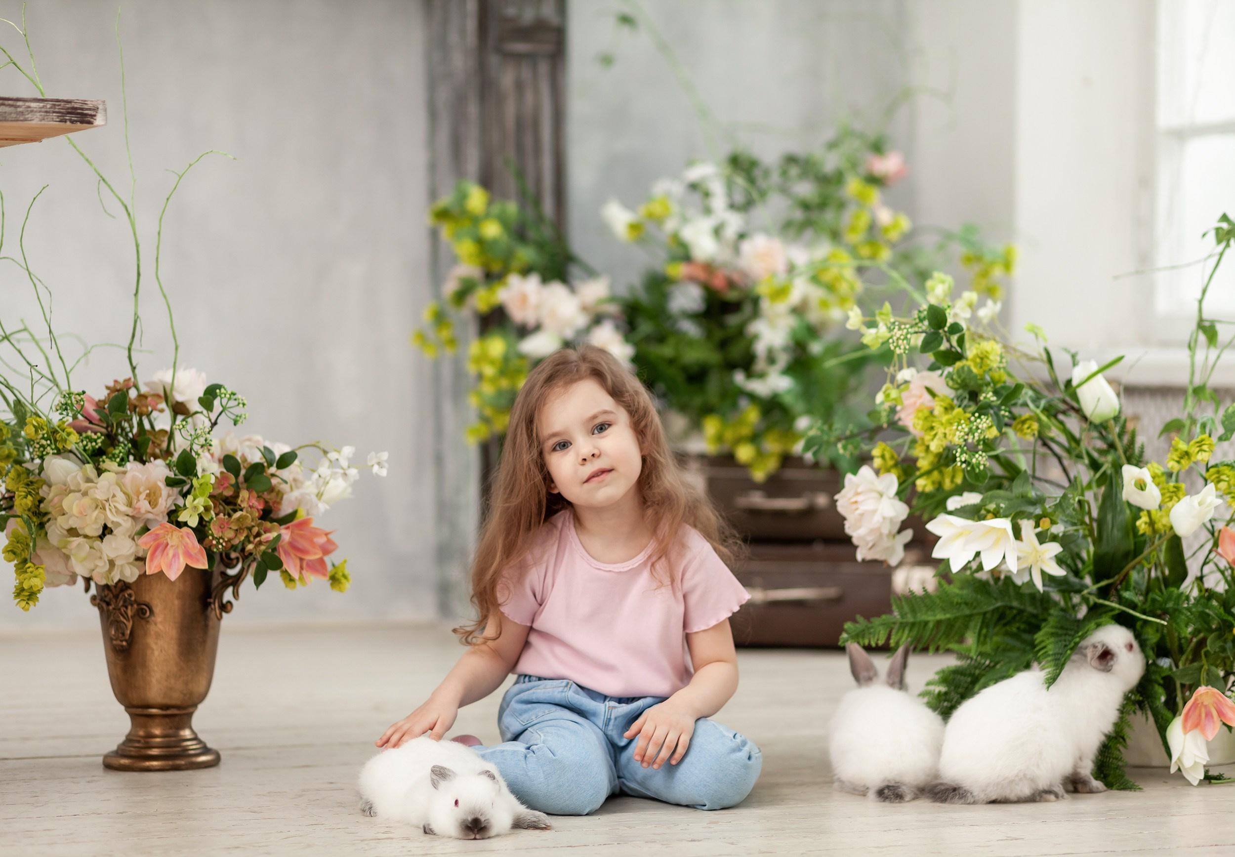 Детская фотосессия с кроликами