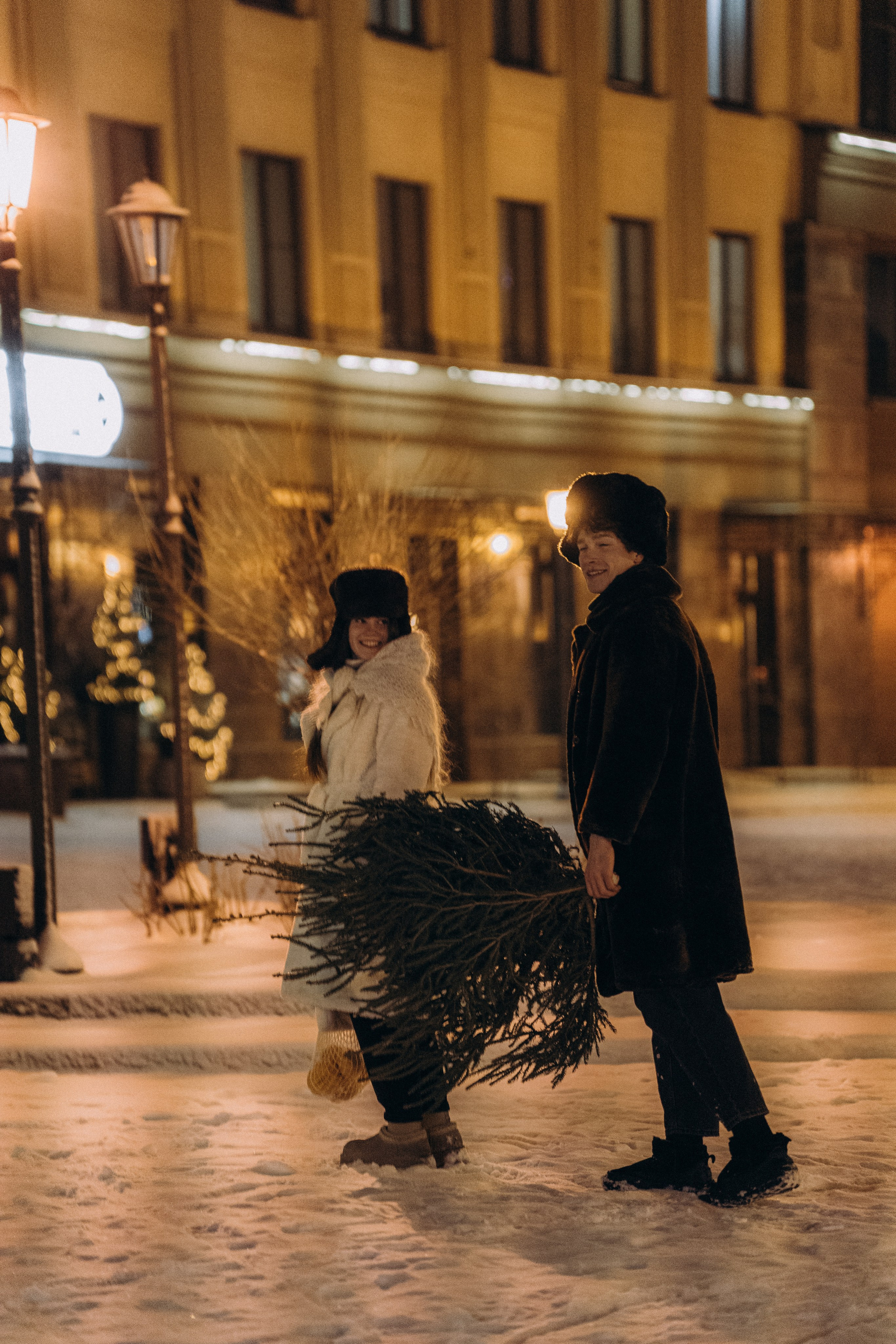 НОВОГОДНЯЯ ПРОГУЛКА ПАРЫ ПО ЧЕРНЫШЕВСКОЙ ПЕРЕД НОВЫМ ГОДОМ. Профессиональный фотограф, Санкт-Петербург — Виктория Богомолова