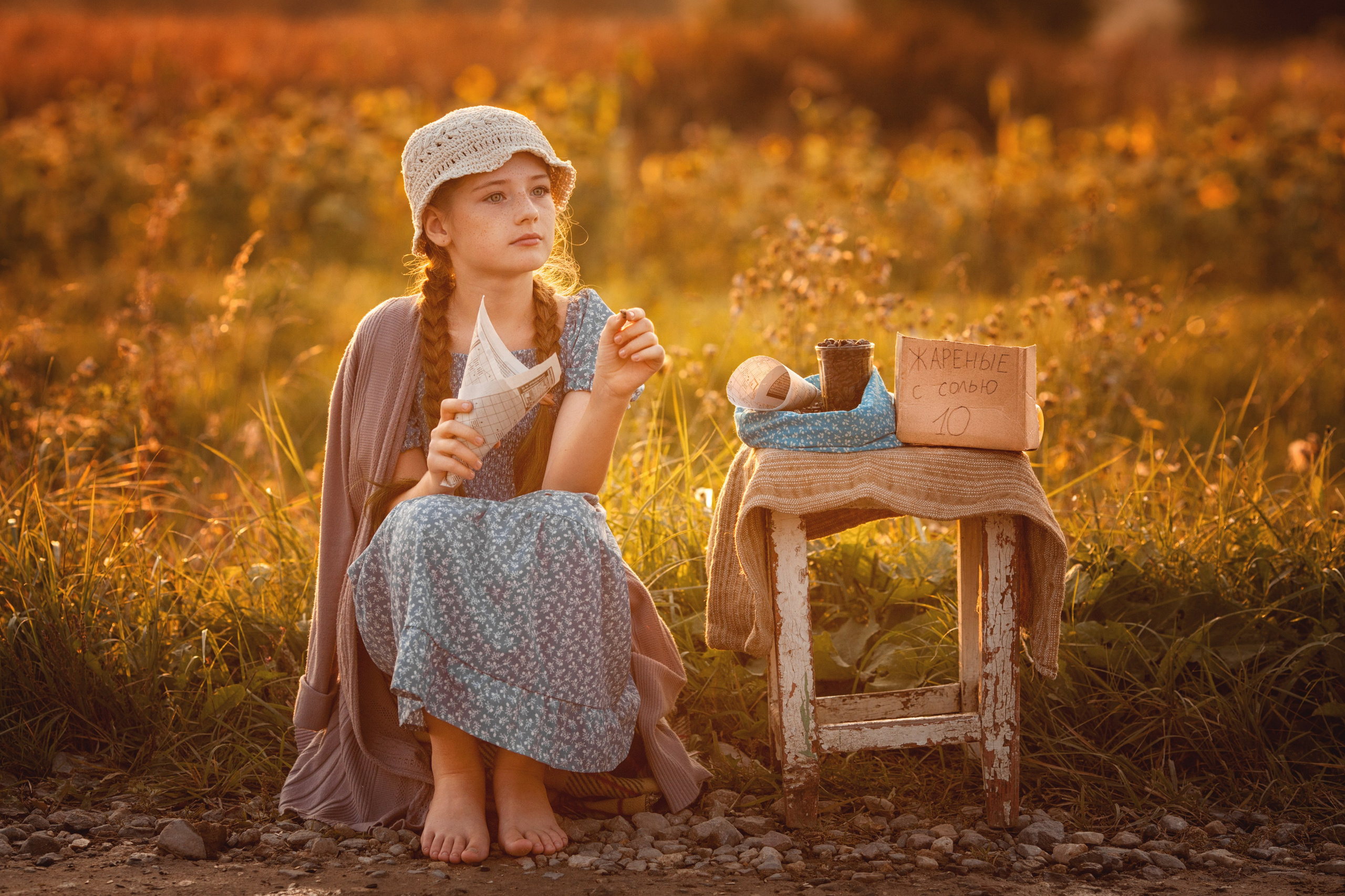 Лера с семками. Фотограф Антонина Свешникова. ВЫПУСКНЫЕ ФОТОКНИГИ для детских садов и школ. Москва, Владимир