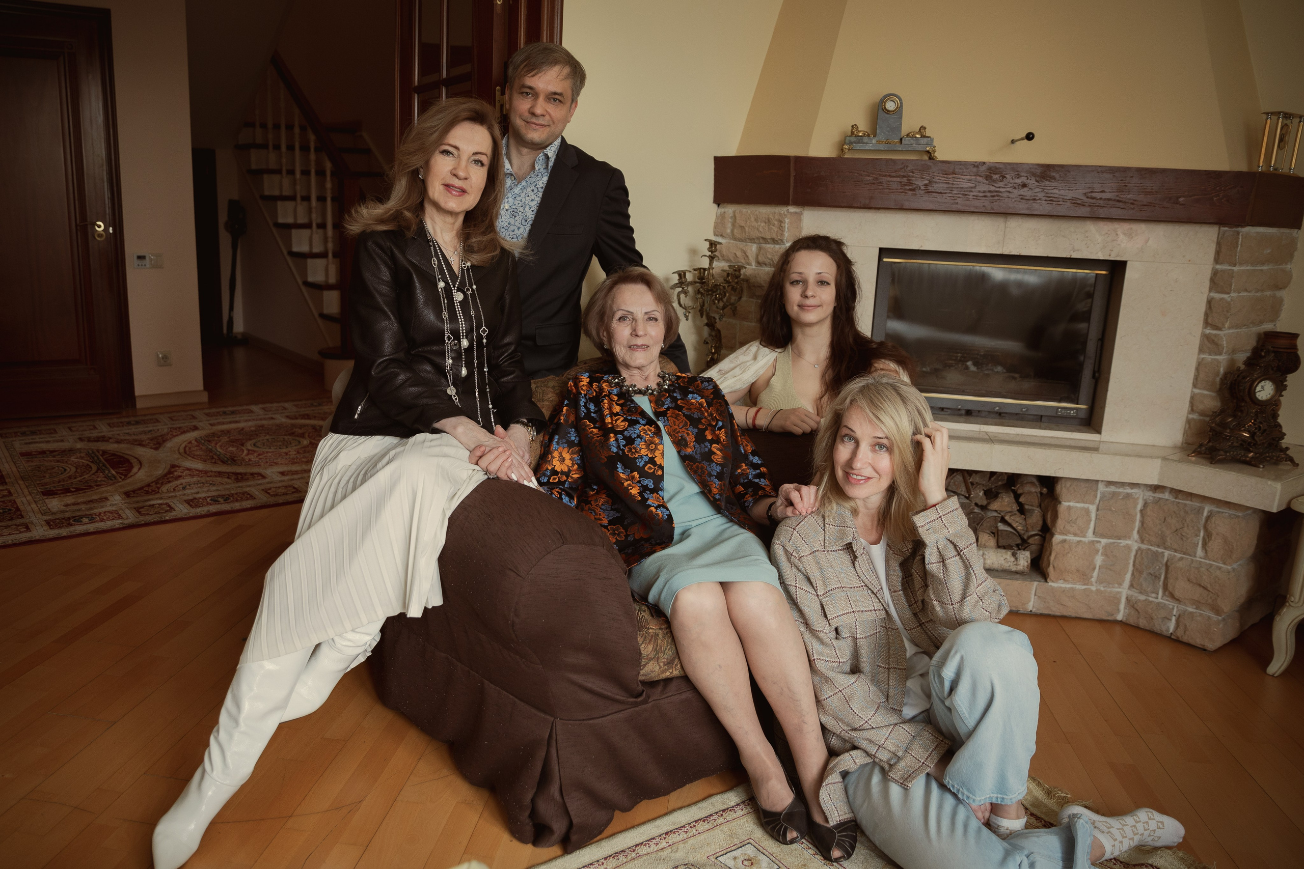 Семейная домашняя фотосессия. Индивидуальный и семейный фотограф Ирина Москвичёва