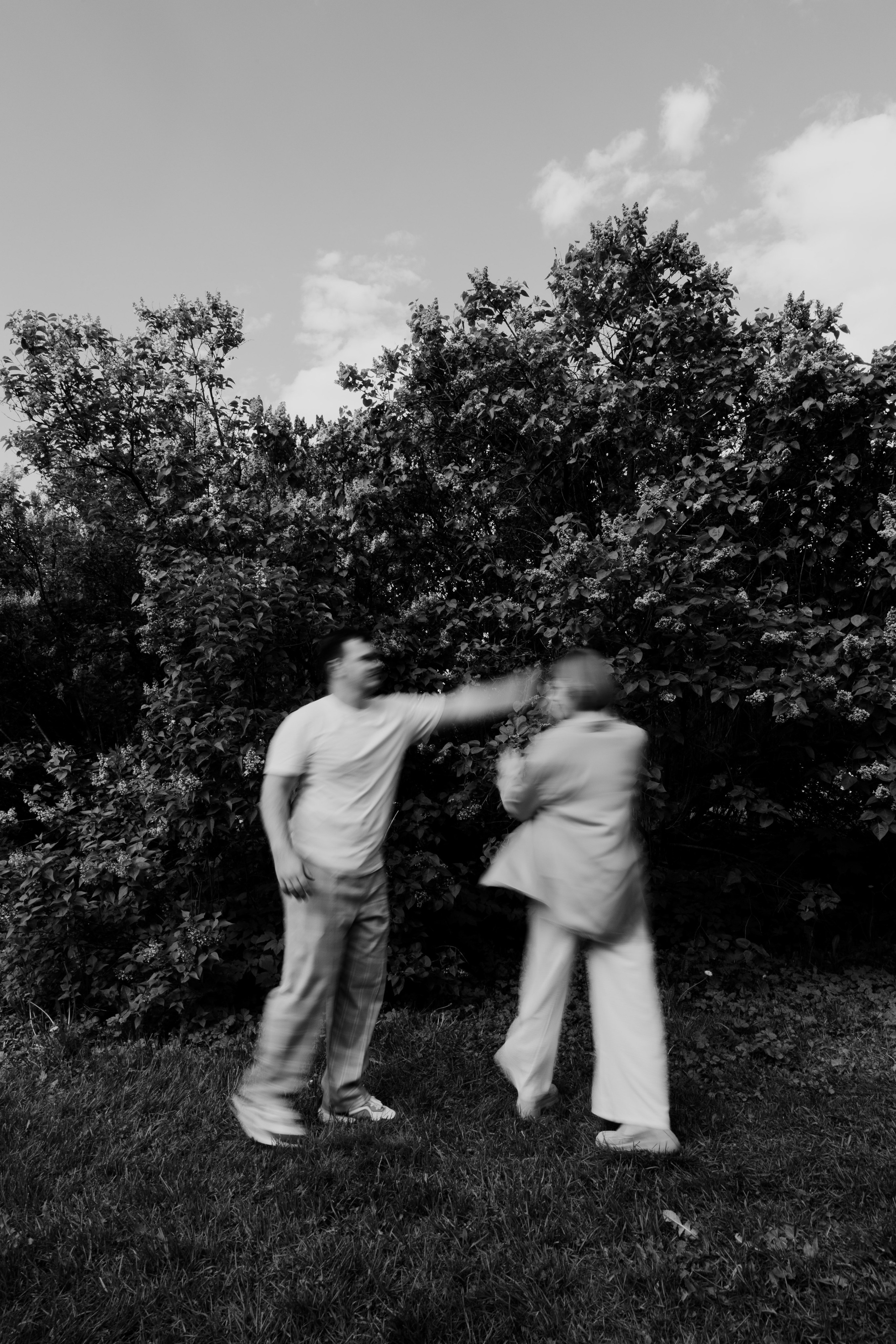 Фотосессия для пары в сиреневом саду. Фотограф Калагина Светлана