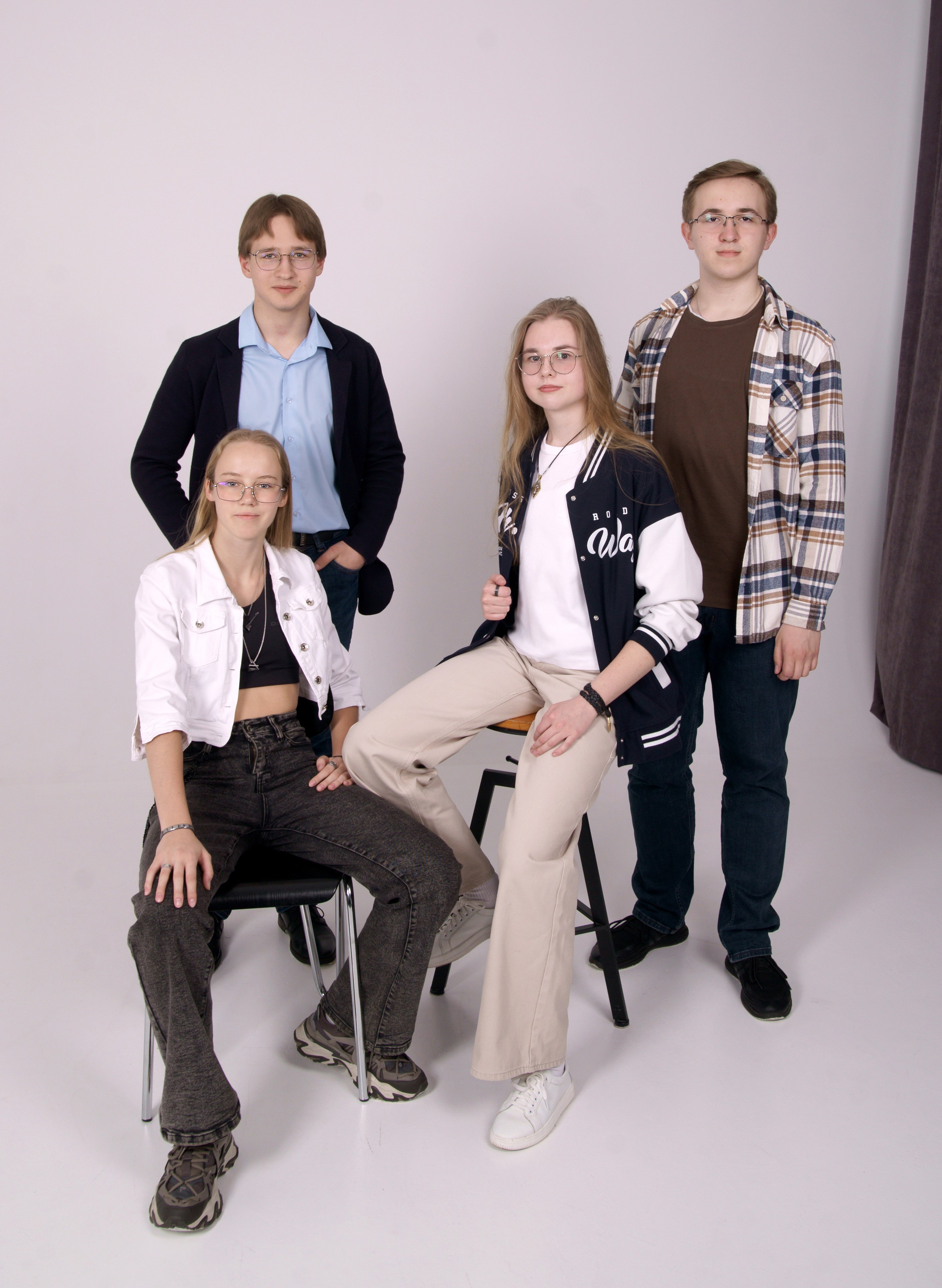 Студийная фотосессия выпускников 9,11 классов в Иркутске