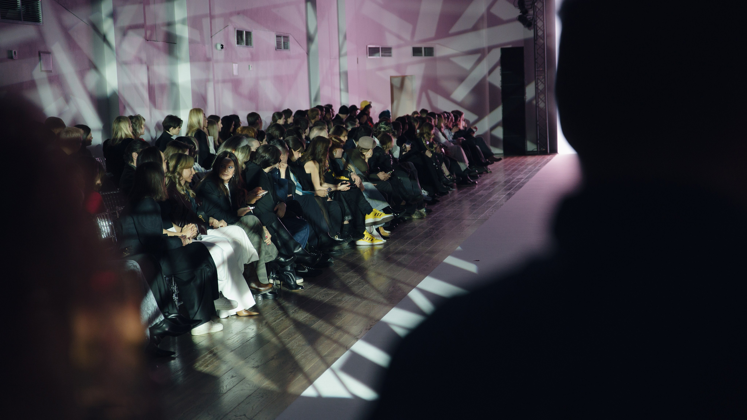 Бекстейдж показа «Новые Имена» собака.ru|ДЛТ. Портретный и репортажный фотограф в Санкт-Петербурге