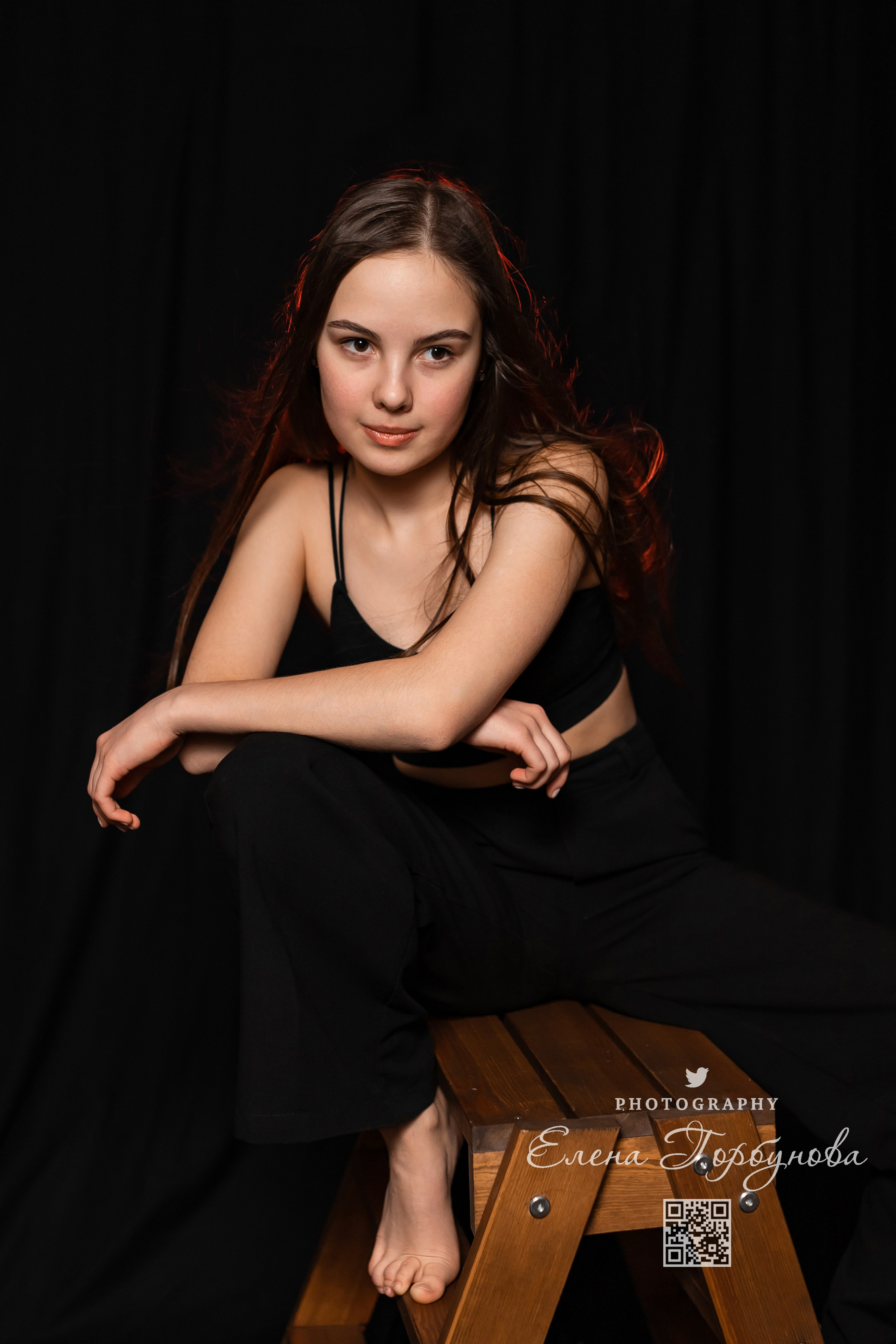 Моя студия. Полина и стул. Январь 2024. Фотограф Пермь. Свадьбы. Семья и дети, школа, д. сад. Фотокниги