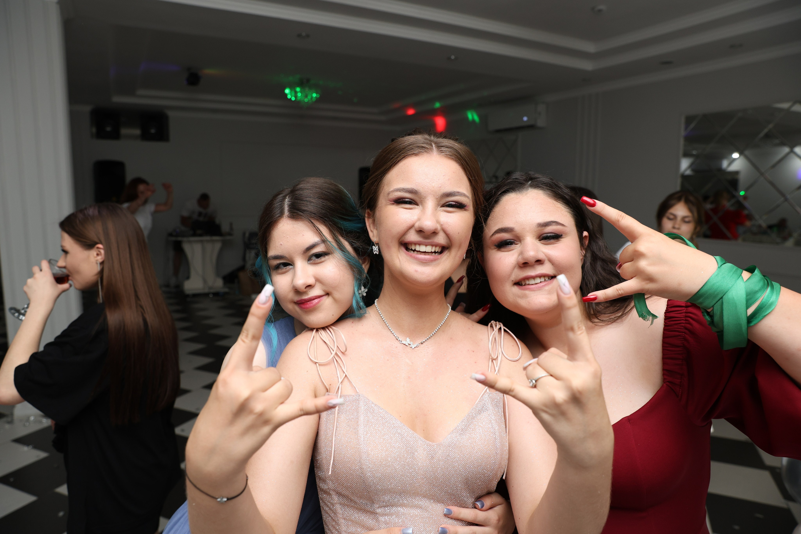 Выпускной 9 класс. Фотограф Любава Колесник. Выпускные альбомы в Крымском районе