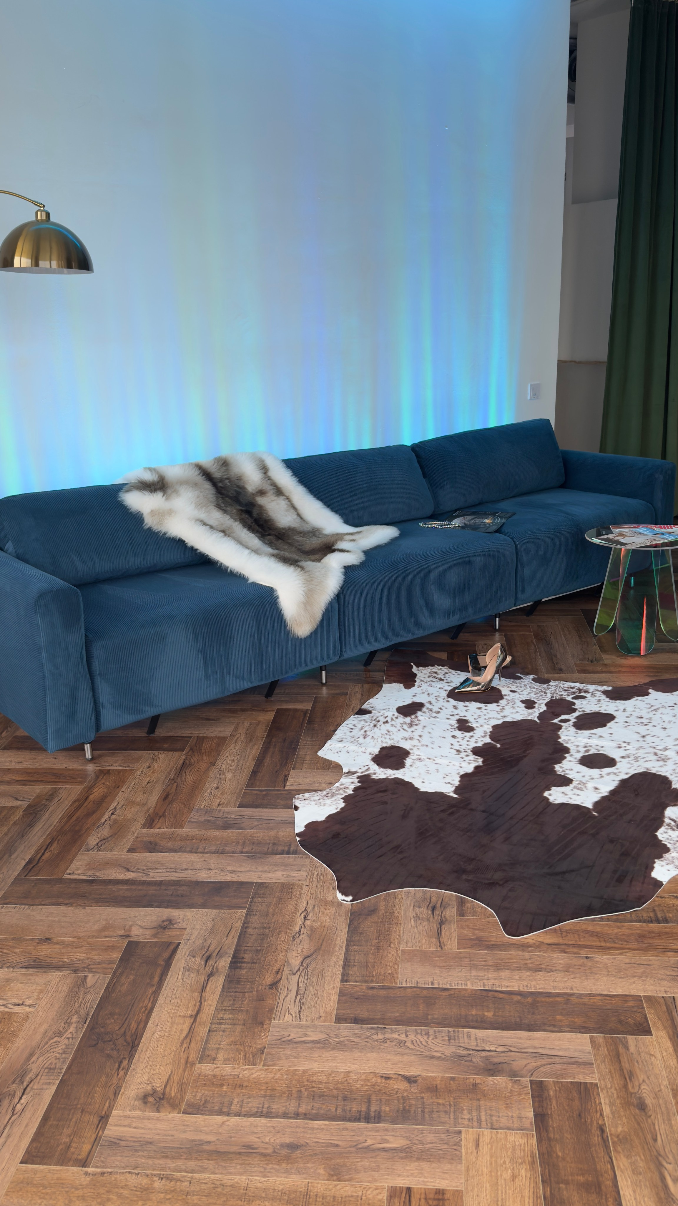 Аренда фото студии 404 SLAVA в Москве — зал с окнами, свет, оборудование. Студийный фотограф Москва