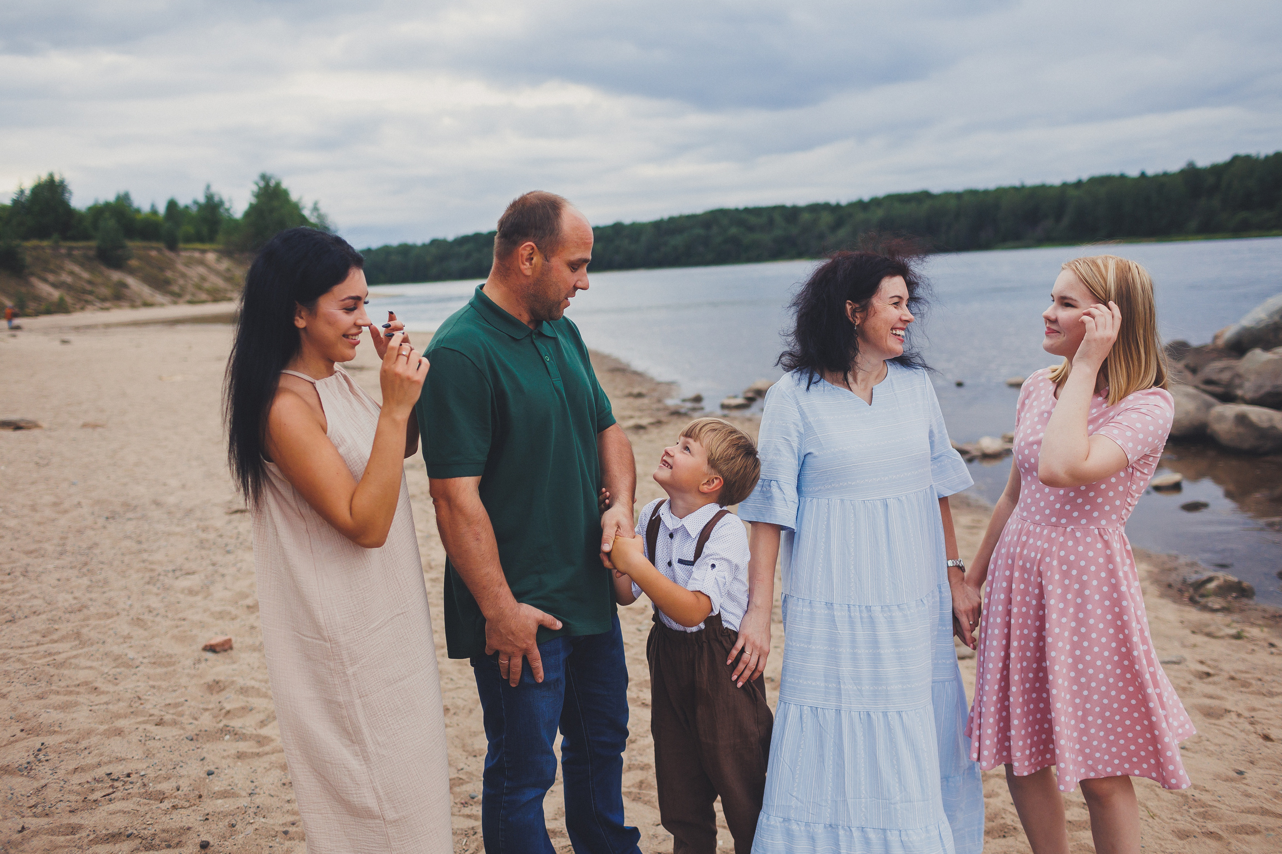 Семейная прогулка. Фотограф Лодейное Поле Екатерина Герасимова в Санкт-Петербурге и Лен. области