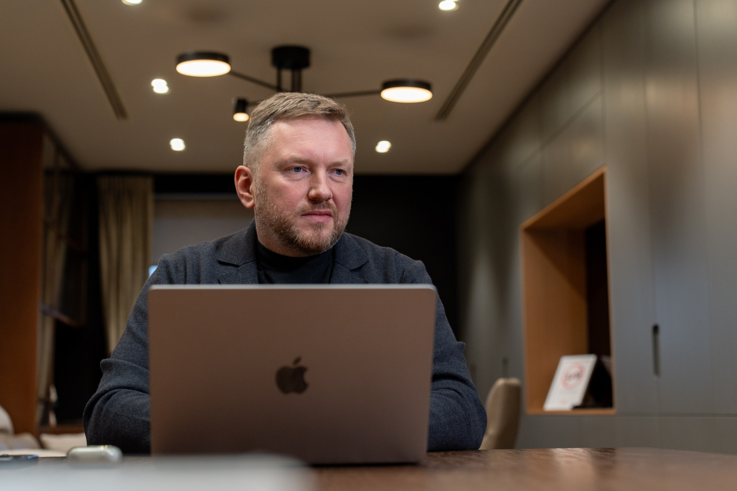 Бизнес портрет для генерального директора компании Reterra. Портретный фотограф в Москве Фарид Леонов