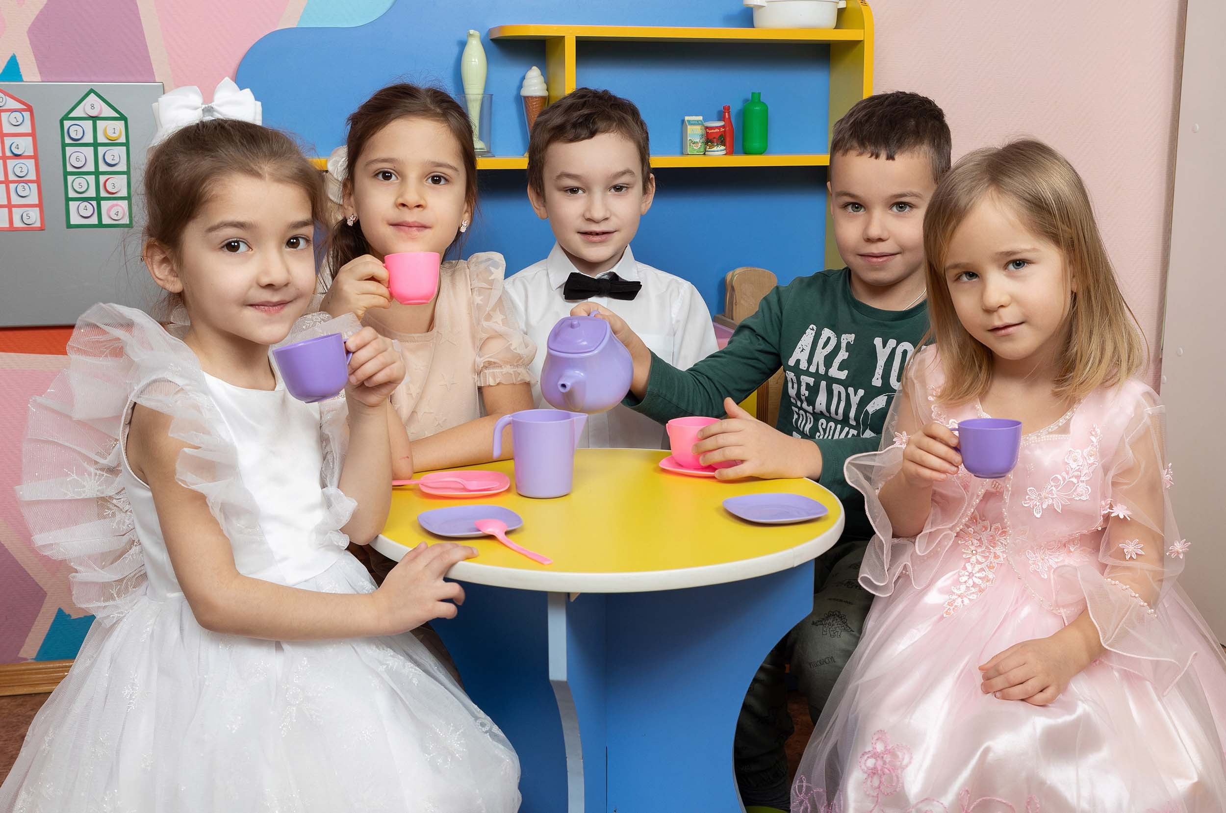 Групповые фотографии, фото с лучшим другом. Школьный и детсадовский фотограф Москва. Детский фотограф