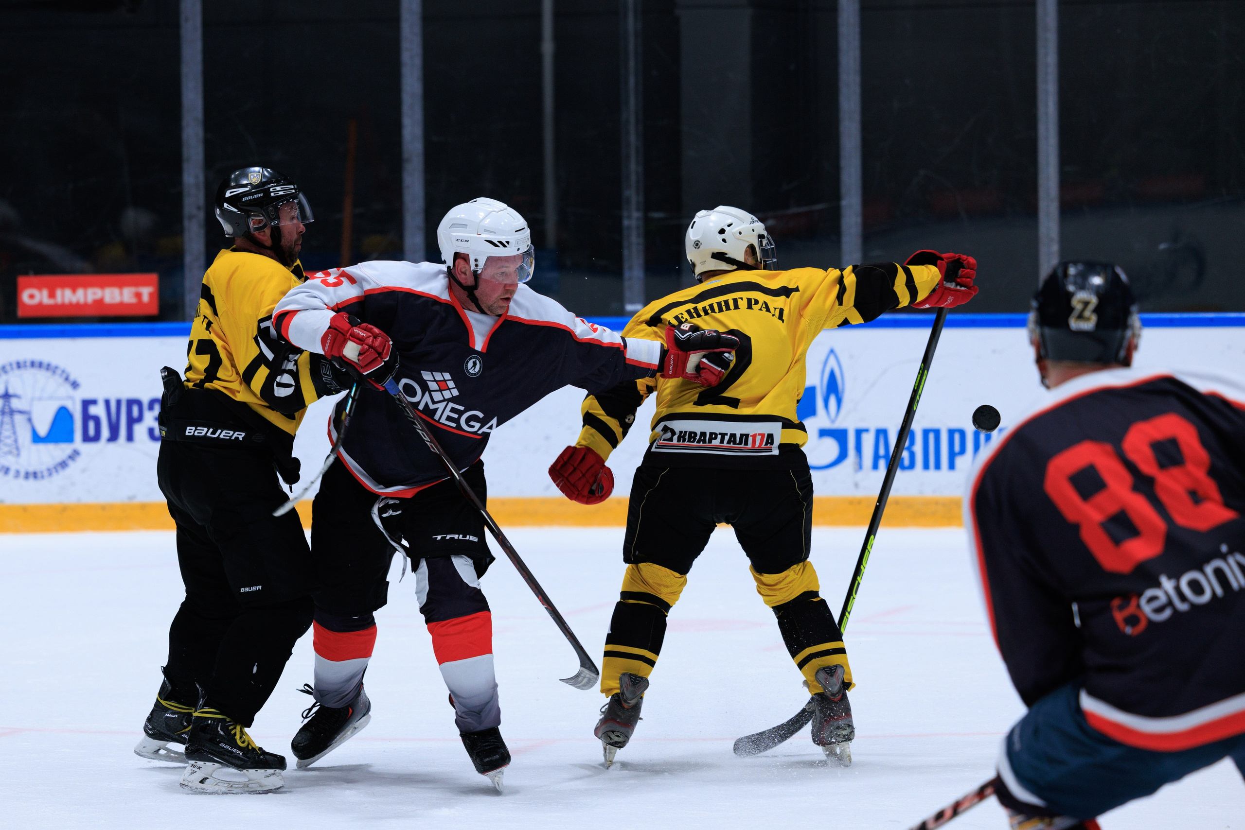 НХЛ Омега — Ижорец (3-2). Фотограф Александр Заломаев