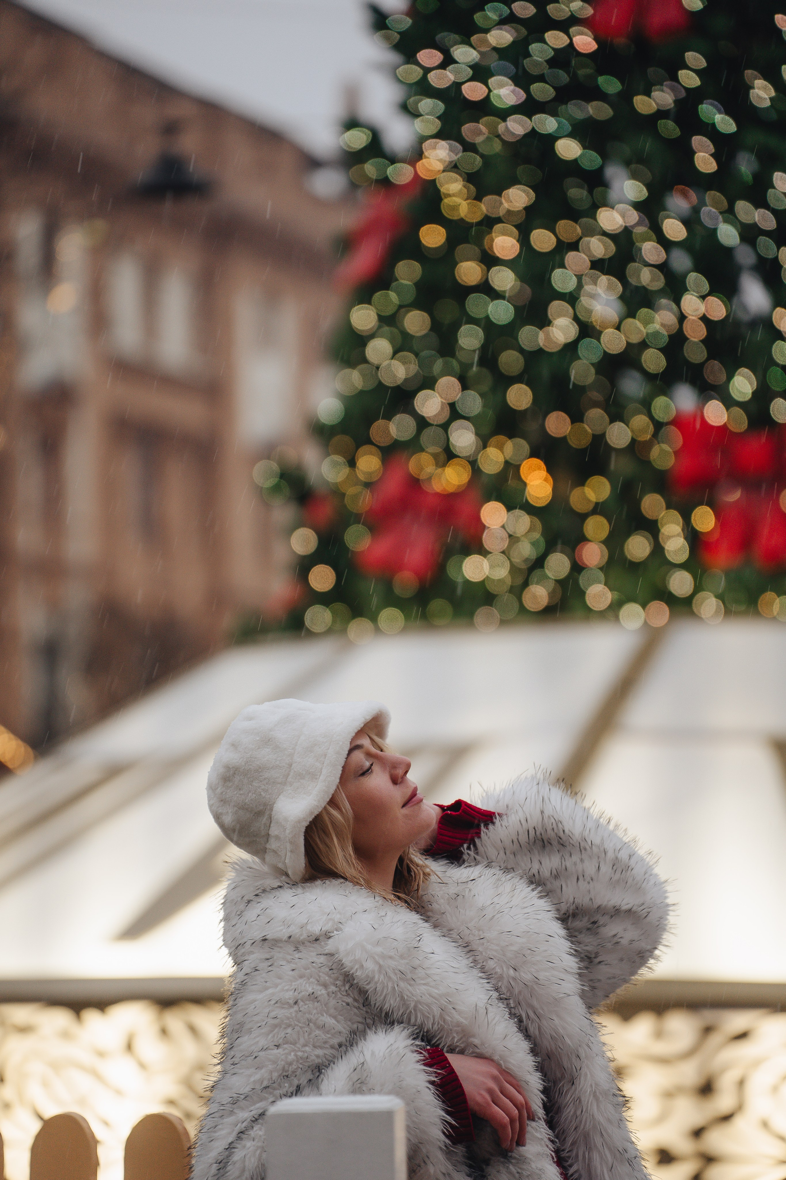 ПРОГУЛКА НА МАНЕЖНОЙ ПЛОЩАДИ ДЛЯ ДЕВУШКИ ПЕРЕД НОВЫМ ГОДОМ (НОВОГОДНЯЯ ФОТОСЕССИИЯ НА МАНЕЖНОЙ ПЛОЩАДИ). Профессиональный фотограф, Санкт-Петербург — Виктория Богомолова