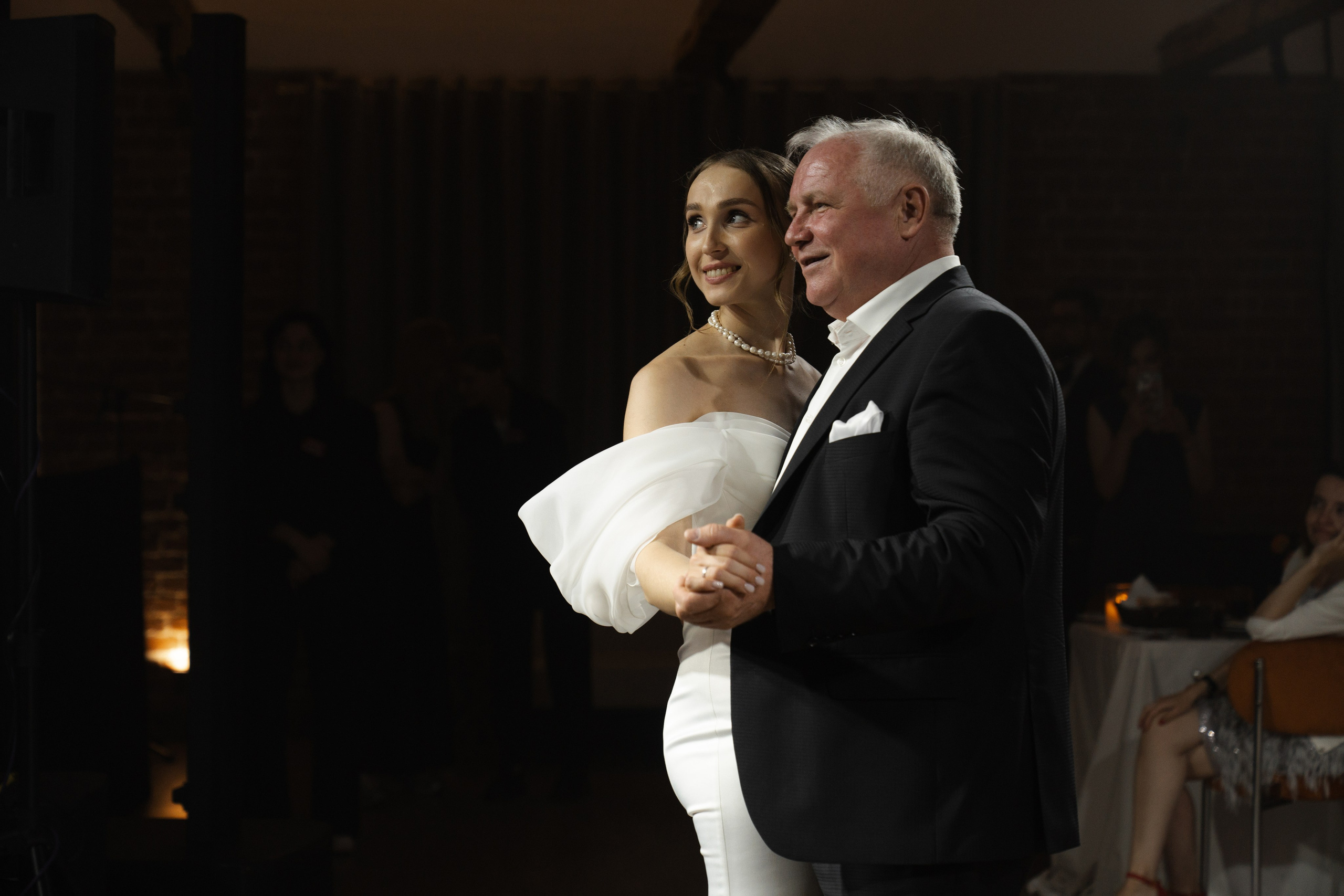 «комфорлабельно и эстетично». Свадебный фотограф Наташа Брифли