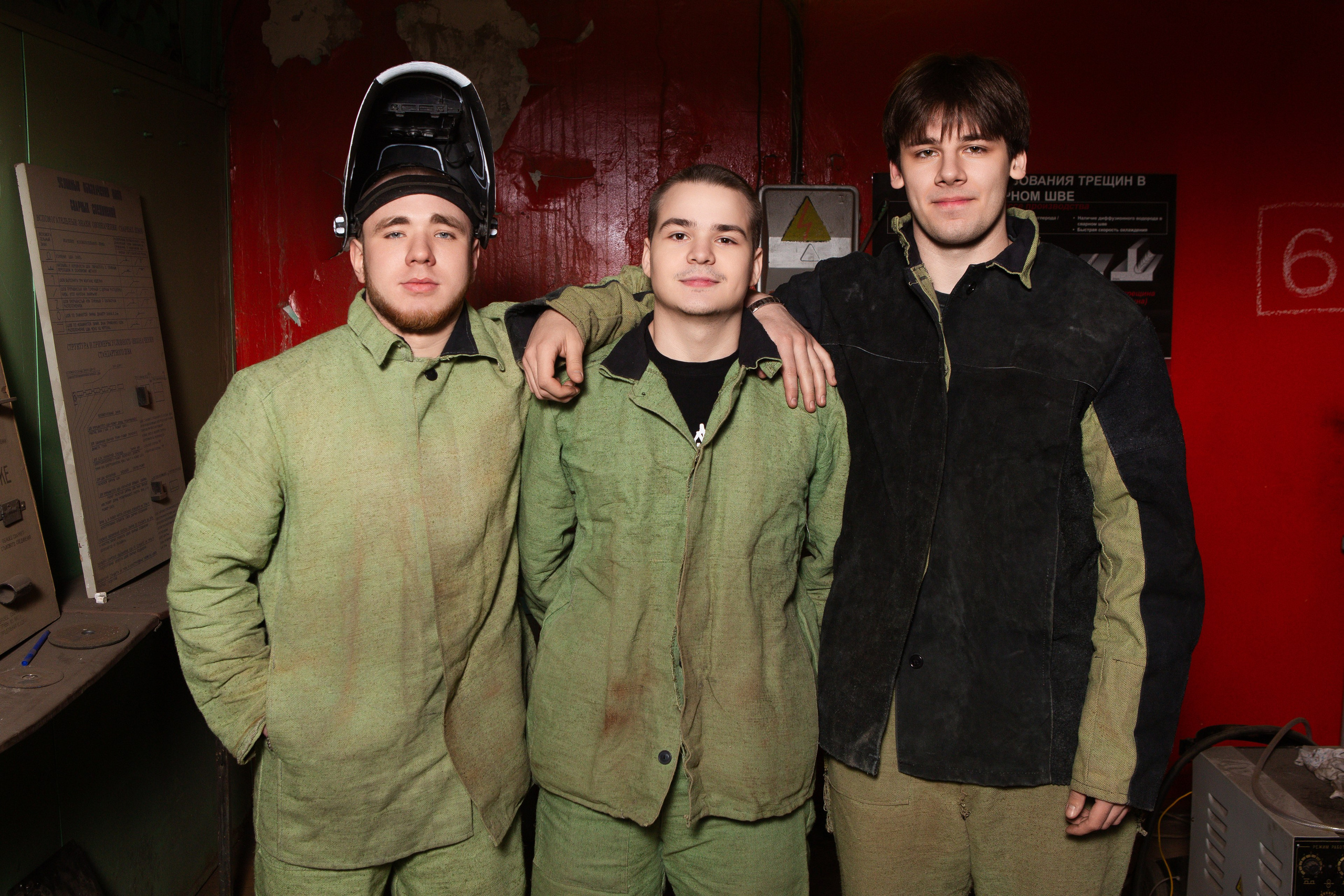 Фотосессия в Цеху для Выпускников Сварочного Производства | Твой Альбом Мценск. ТВОЙ АЛЬБОМ / ТВОИ ПРАВИЛА