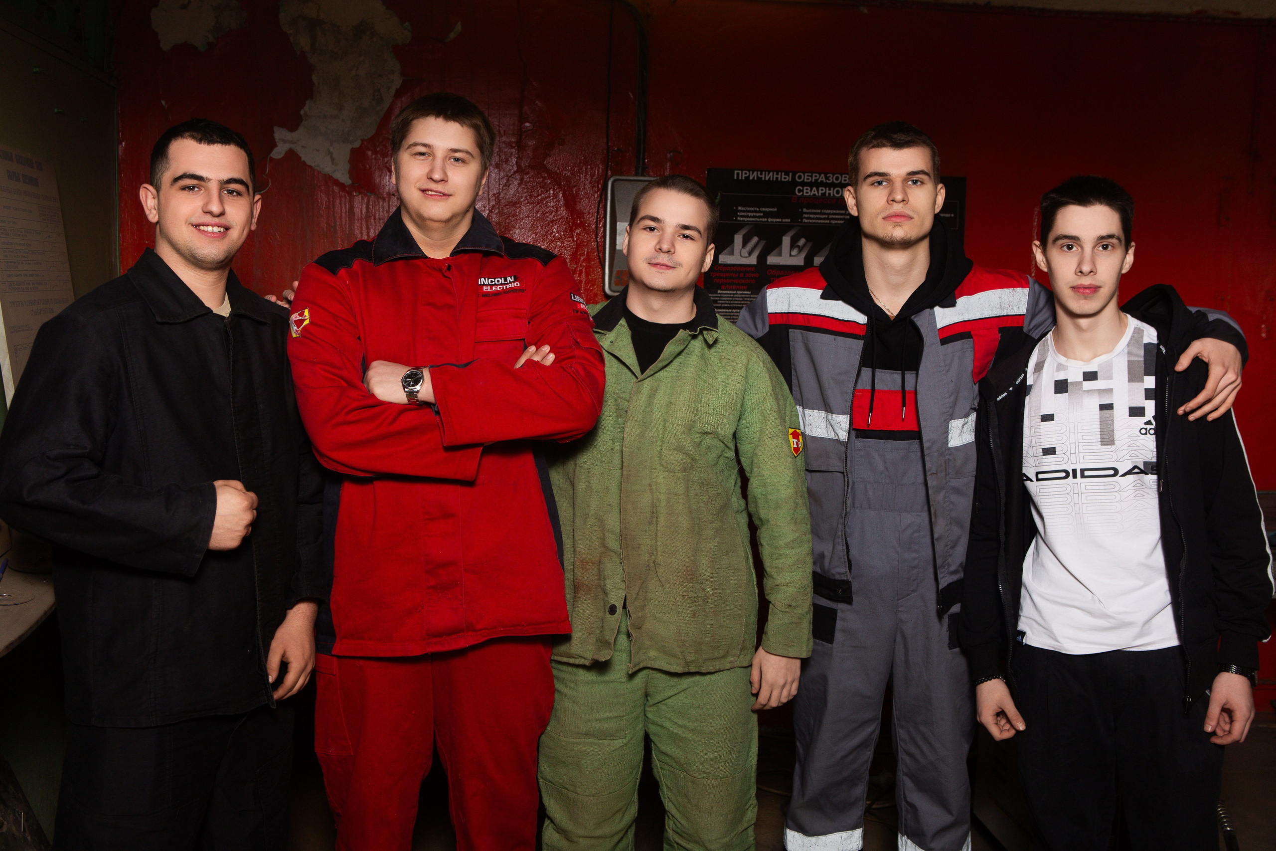 Фотосессия в Цеху для Выпускников Сварочного Производства | Твой Альбом Мценск. ТВОЙ АЛЬБОМ / ТВОИ ПРАВИЛА