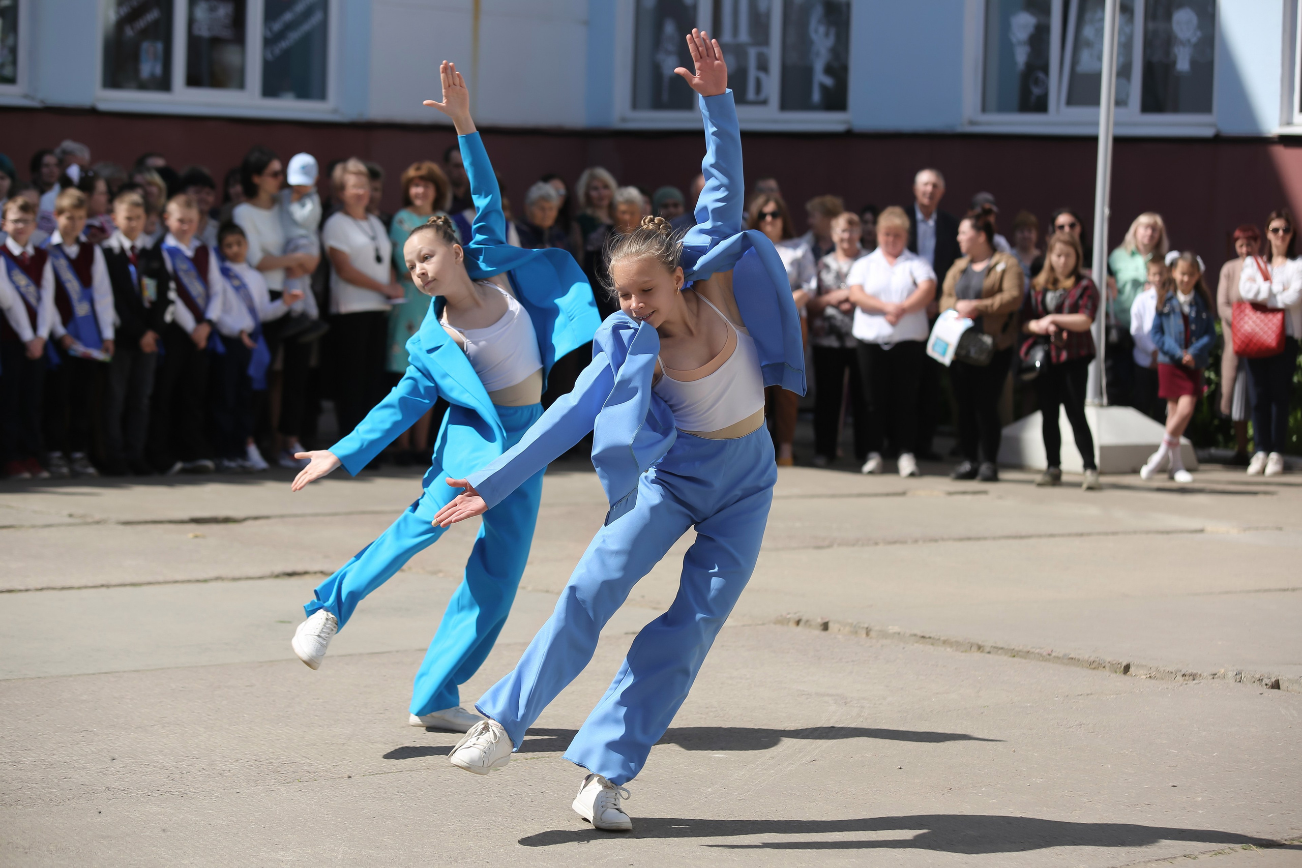ЛИНЕЙКА «ПОСЛЕДНИЙ ЗВОНОК» 9 ШКОЛА 2024 г МЦЕНСК. ТВОЙ АЛЬБОМ / ТВОИ ПРАВИЛА