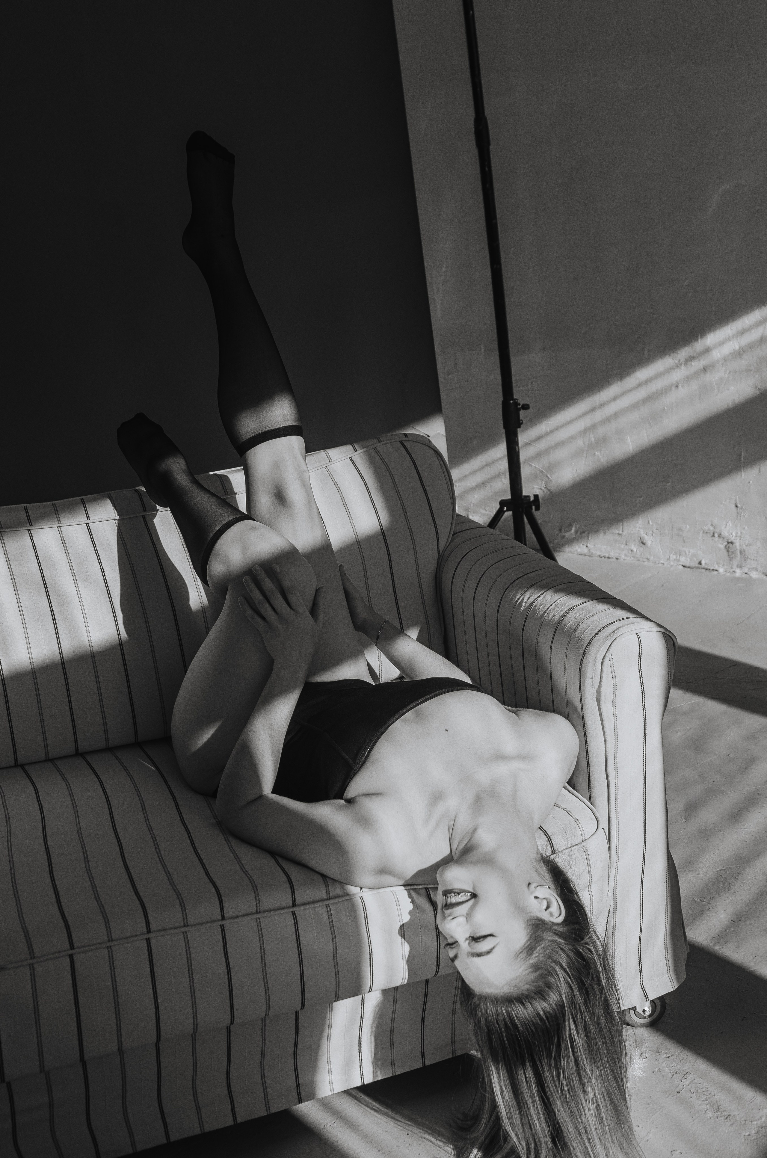 Женская фотосессия в стиле минимализм. Денисова Аля — фотограф для парных съемок и индивидуальных историй в Барнауле