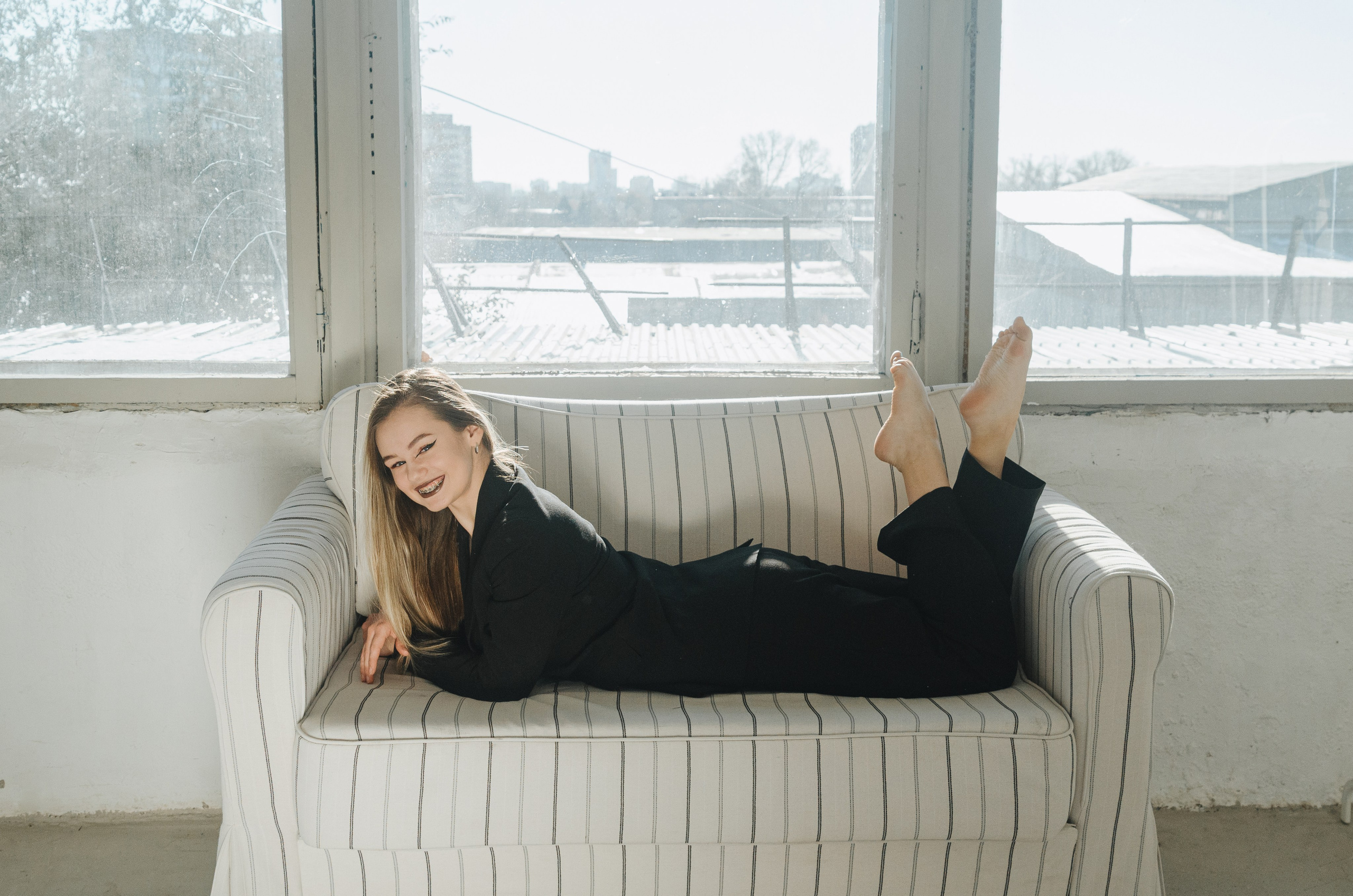 Женская фотосессия в стиле минимализм. Денисова Аля — фотограф для парных съемок и индивидуальных историй в Барнауле