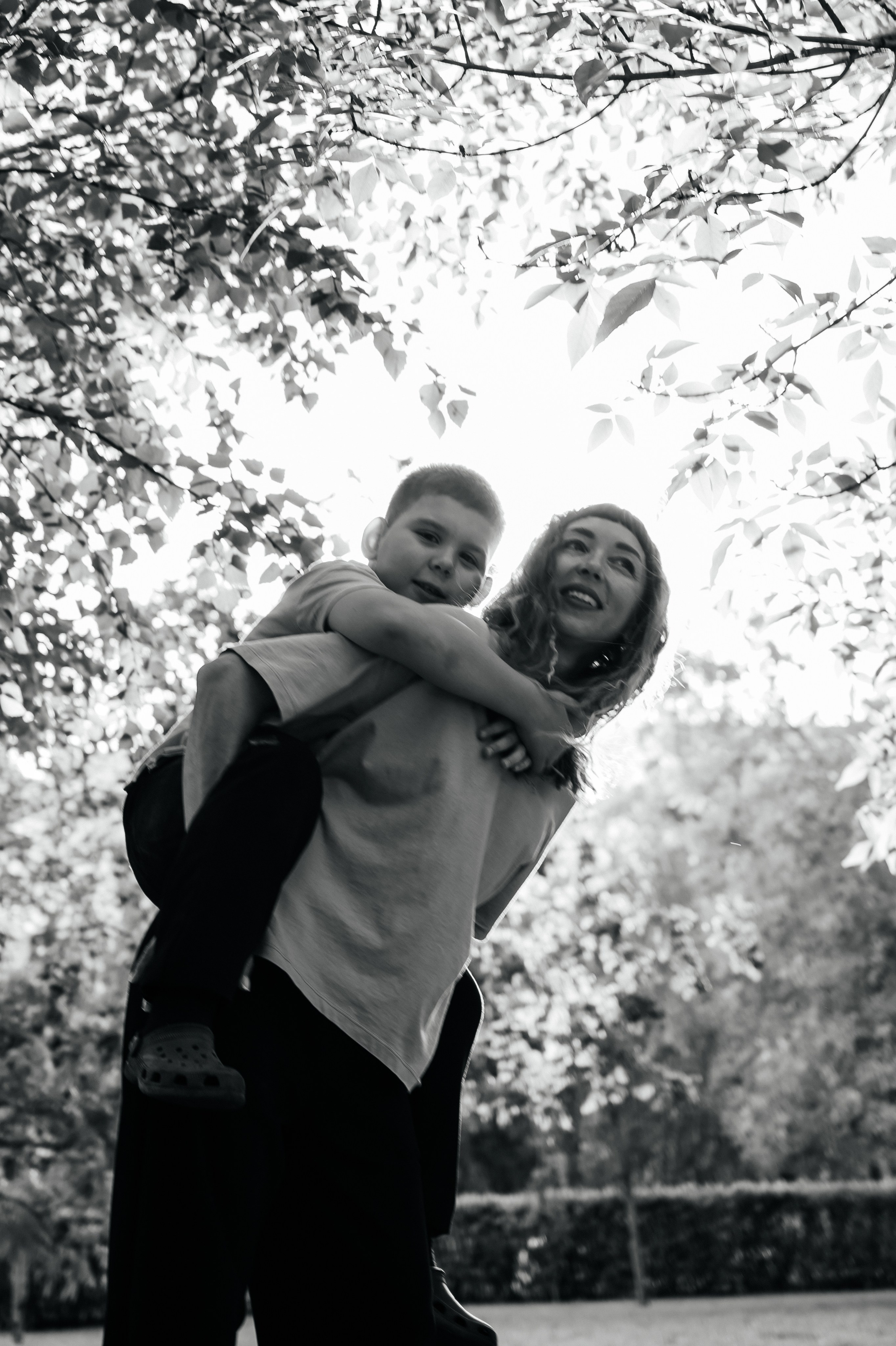 Мама и сын. Прогулка. Семейный фотограф в Оренбурге Анна Рожкова