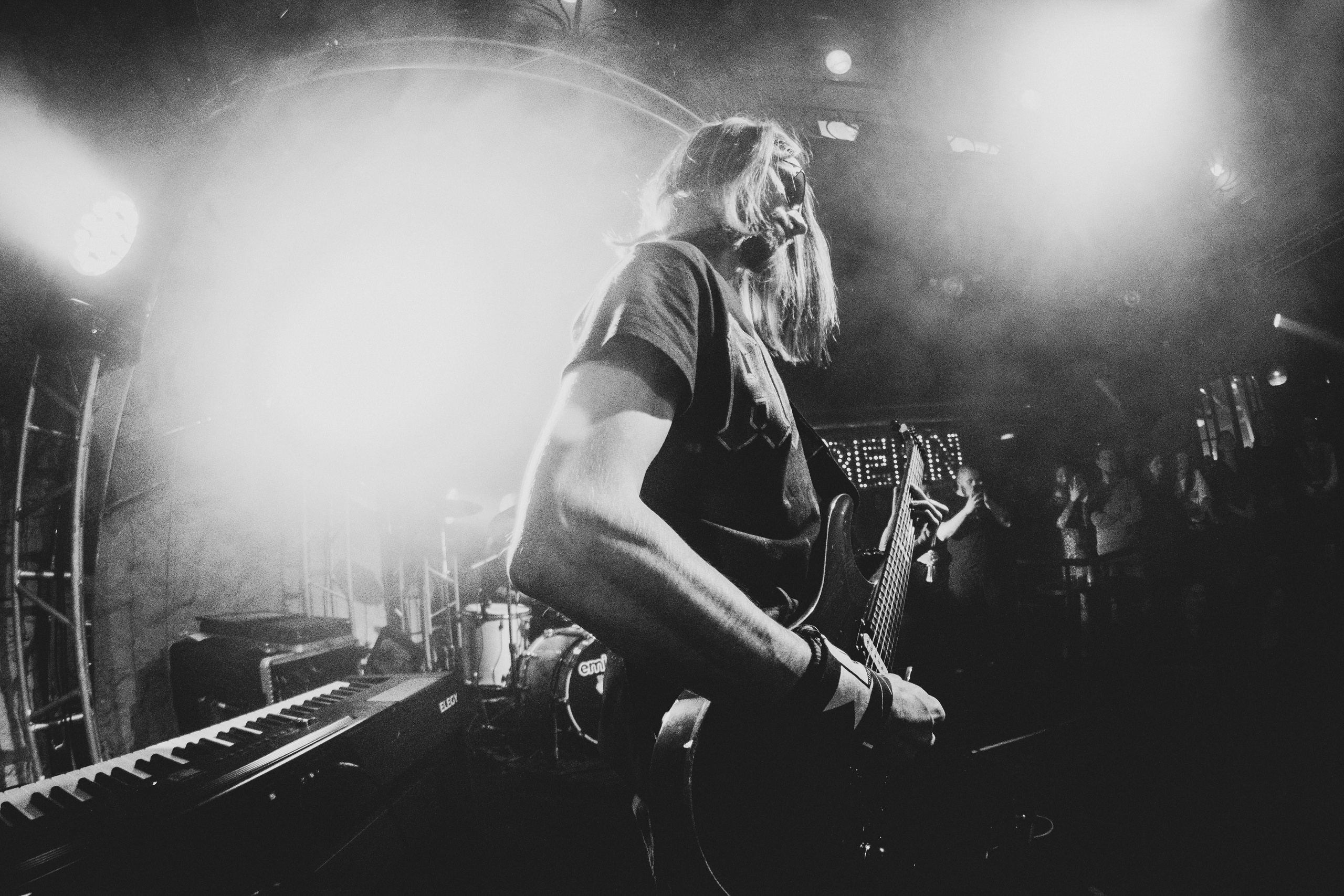 Дэммит Томаз. Фотограф для музыкантов, фотограф на концерт, концертный фотограф, съемка концерта, бэкстейдж фотограф
