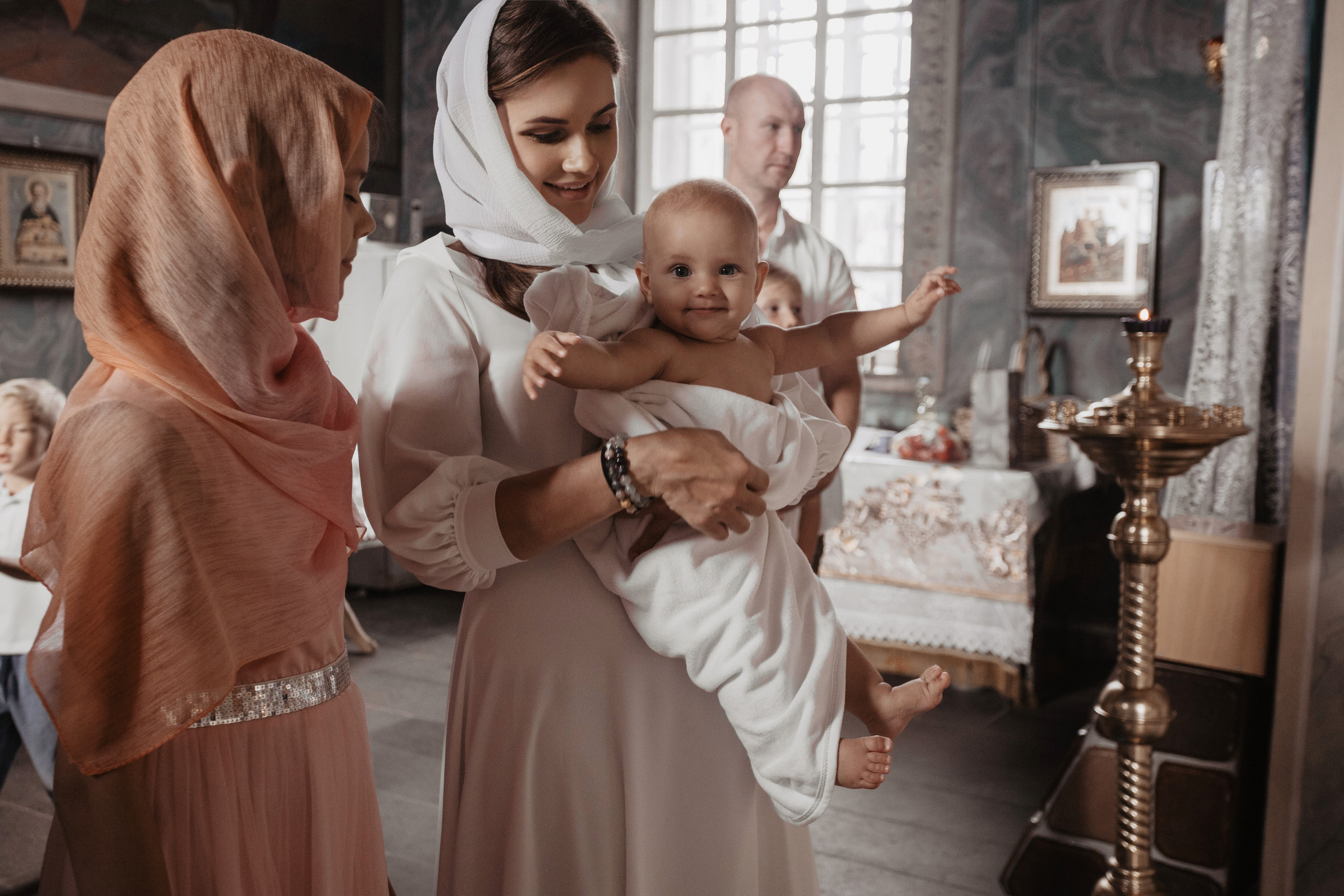 Крещение. Церковь иконы Божией Матери Знамение. Фотограф Мальнева Юлия в Липецке, в Москве. Фотостудия MARU в Липецке