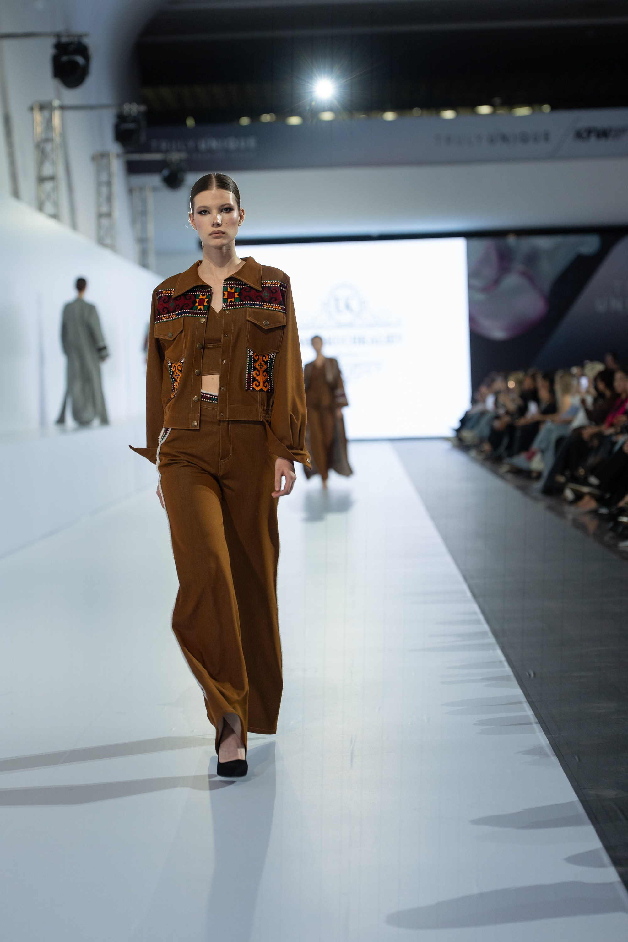 Umed Kuchkaliev. Сайт Алматинского НЮ АРТ, будуар и фэшн фотографа Дениса Карпенко