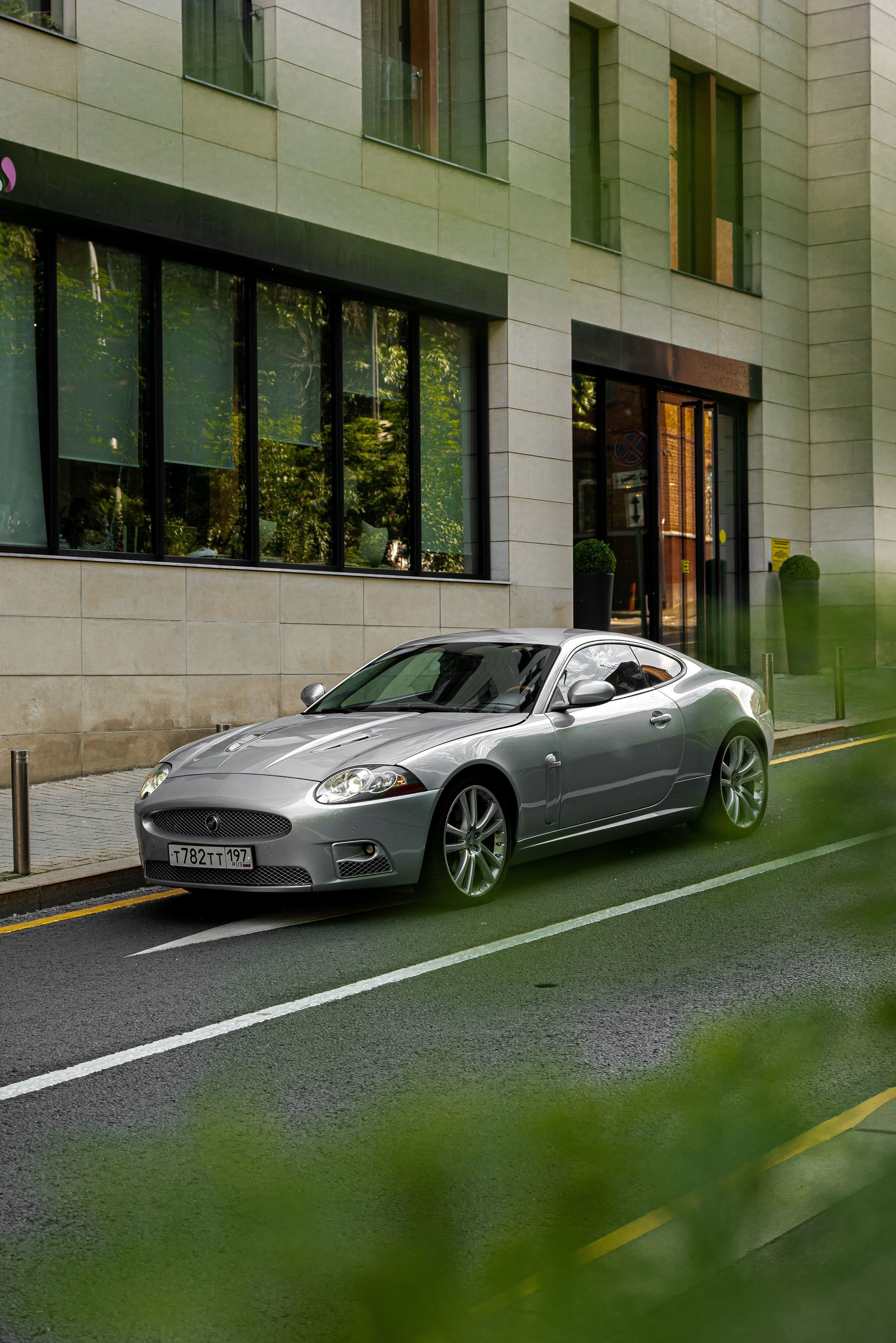 Утренняя фотосъемка автомобиля Jaguar в Москве. Жуков Илья  свадебный фотограф в Москве