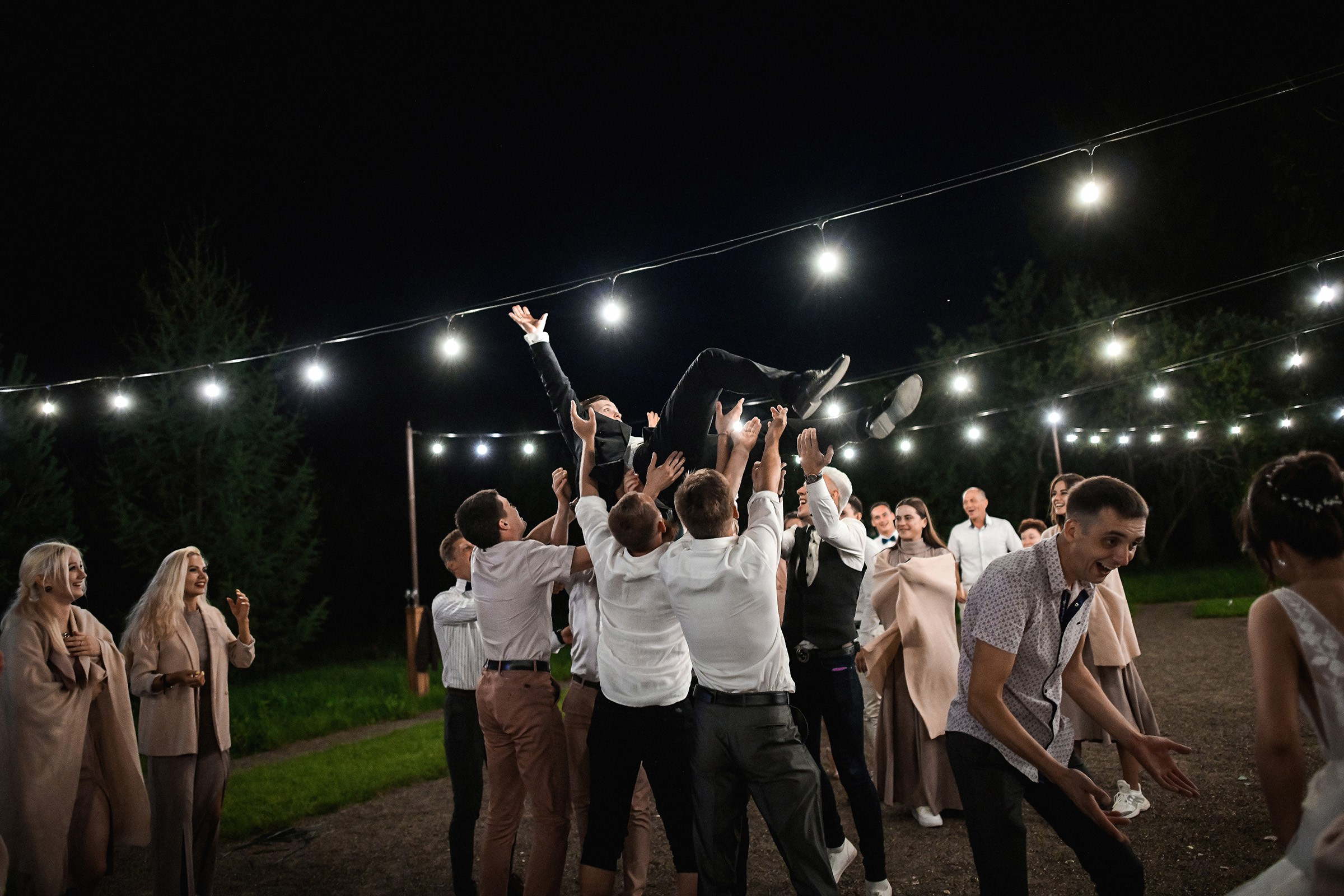 🌄 Демьян и Катя — свадьба в нацпарке "Столбы" | Веселый банкет и эпичные фото на скалах. 📸 Свадебный и семейный фотограф в Красноярске Тихомиров Евгений | 17 лет опыта | 800+ свадеб