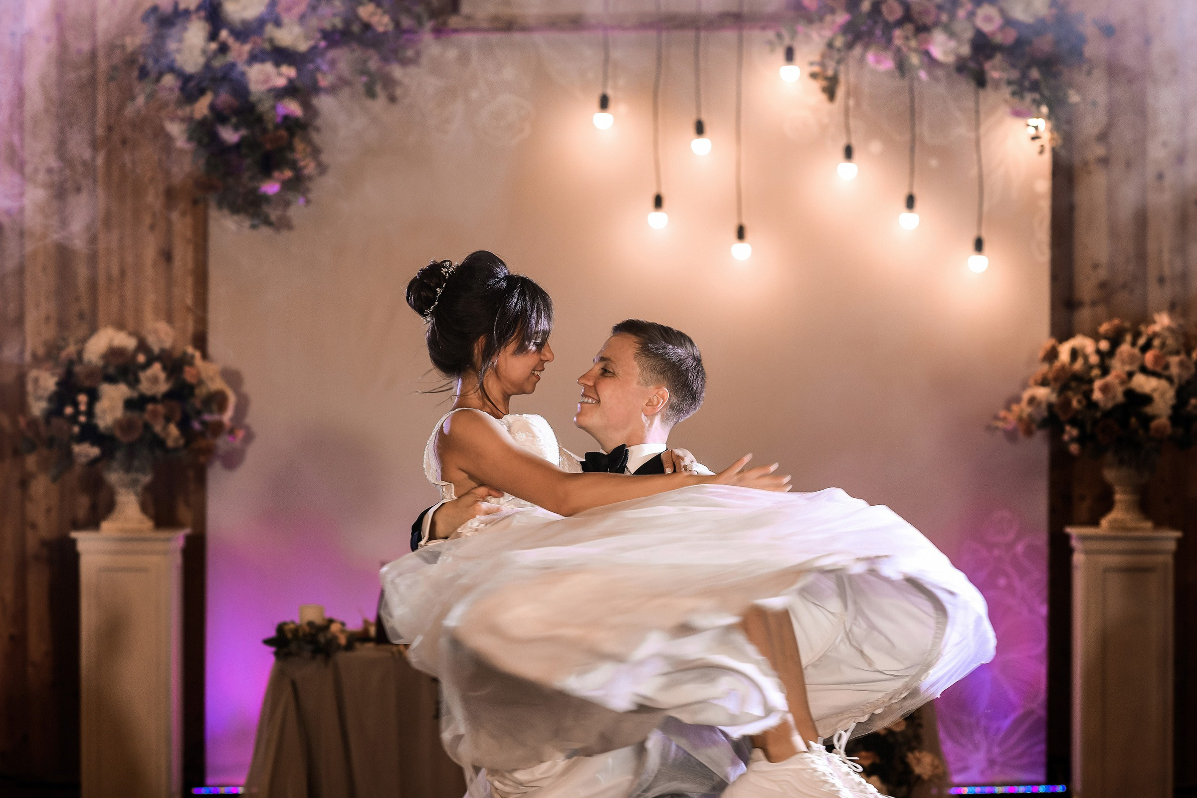 🌄 Демьян и Катя — свадьба в нацпарке "Столбы" | Веселый банкет и эпичные фото на скалах. 📸 Свадебный и семейный фотограф в Красноярске Тихомиров Евгений | 17 лет опыта | 800+ свадеб