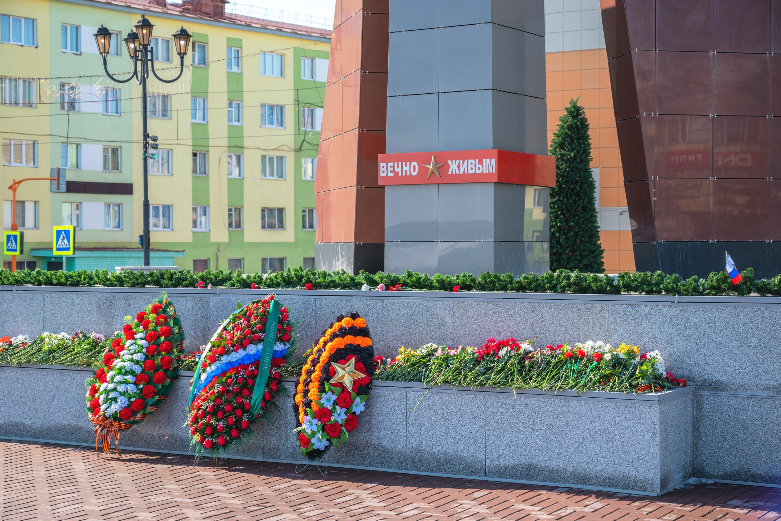 Памятник «Вечно живым». Талнах.рф