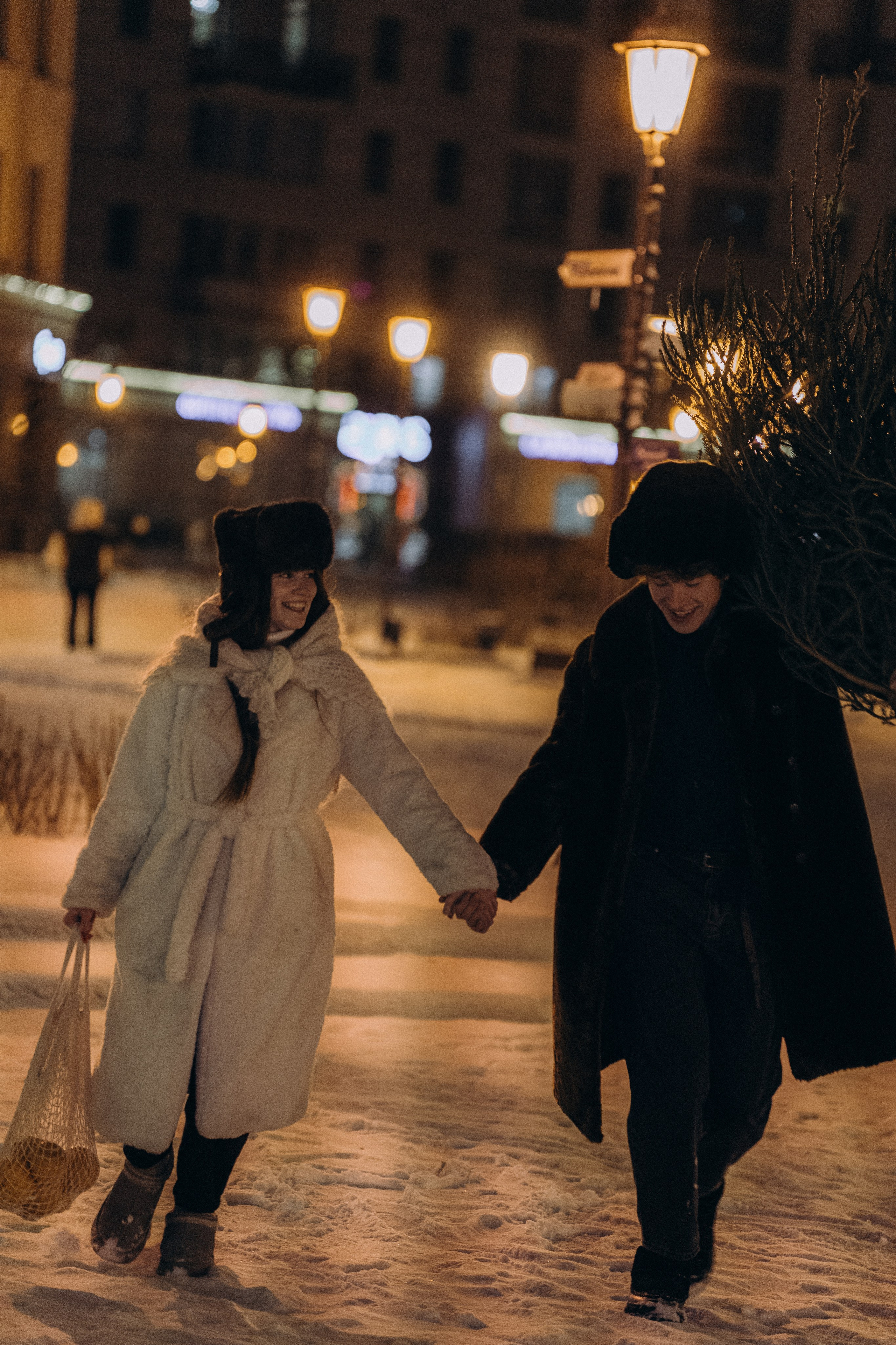 НОВОГОДНЯЯ ПРОГУЛКА ПАРЫ ПО ЧЕРНЫШЕВСКОЙ ПЕРЕД НОВЫМ ГОДОМ. Профессиональный фотограф, Санкт-Петербург — Виктория Богомолова