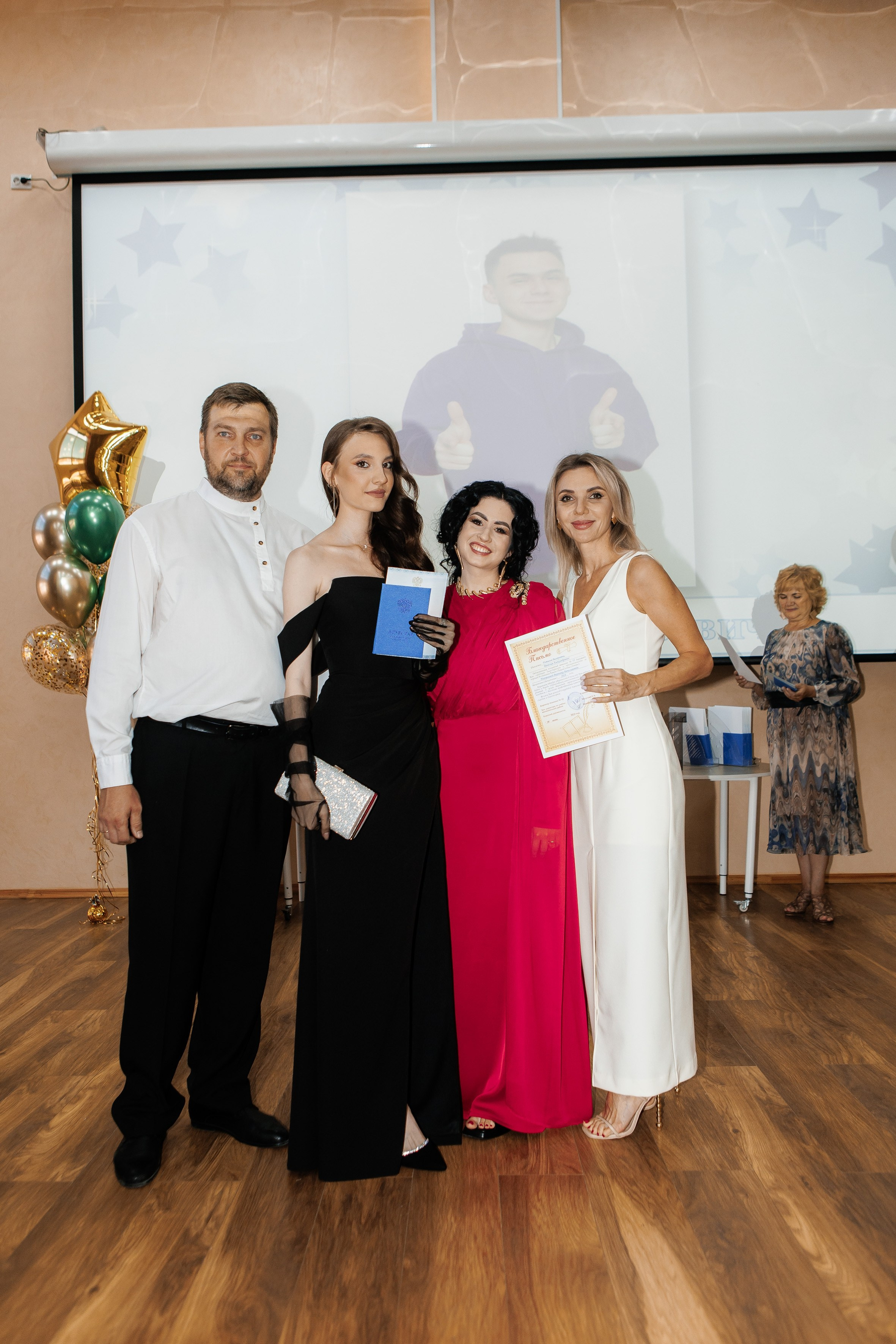 Выпускной Гимназия 12 2024 г. Свадебный и портретный Фотограф в Липецке Дмитрий Котюков