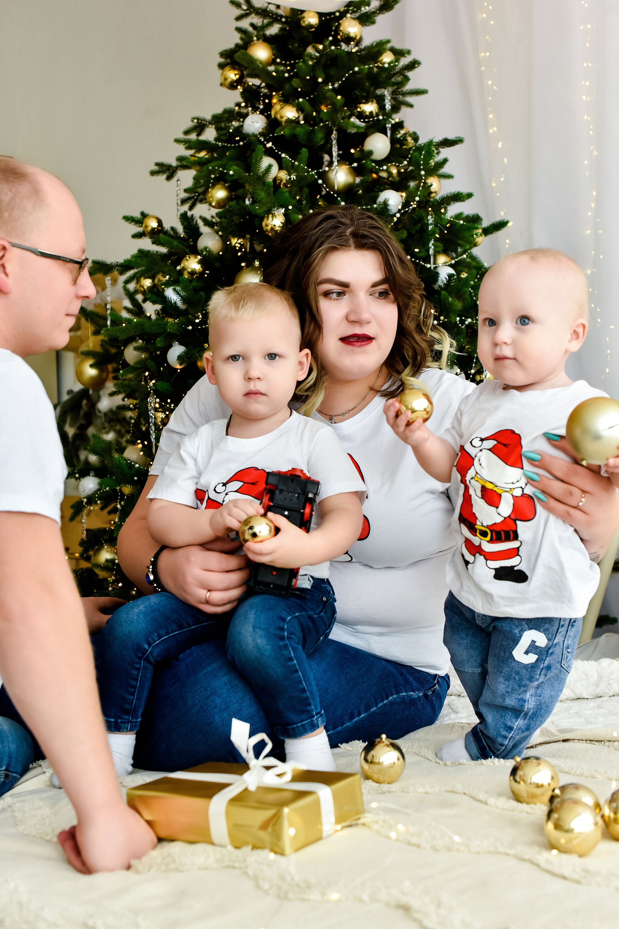 Новогодняя фотосессия для семьи Натальи И Дениса с сыновьями