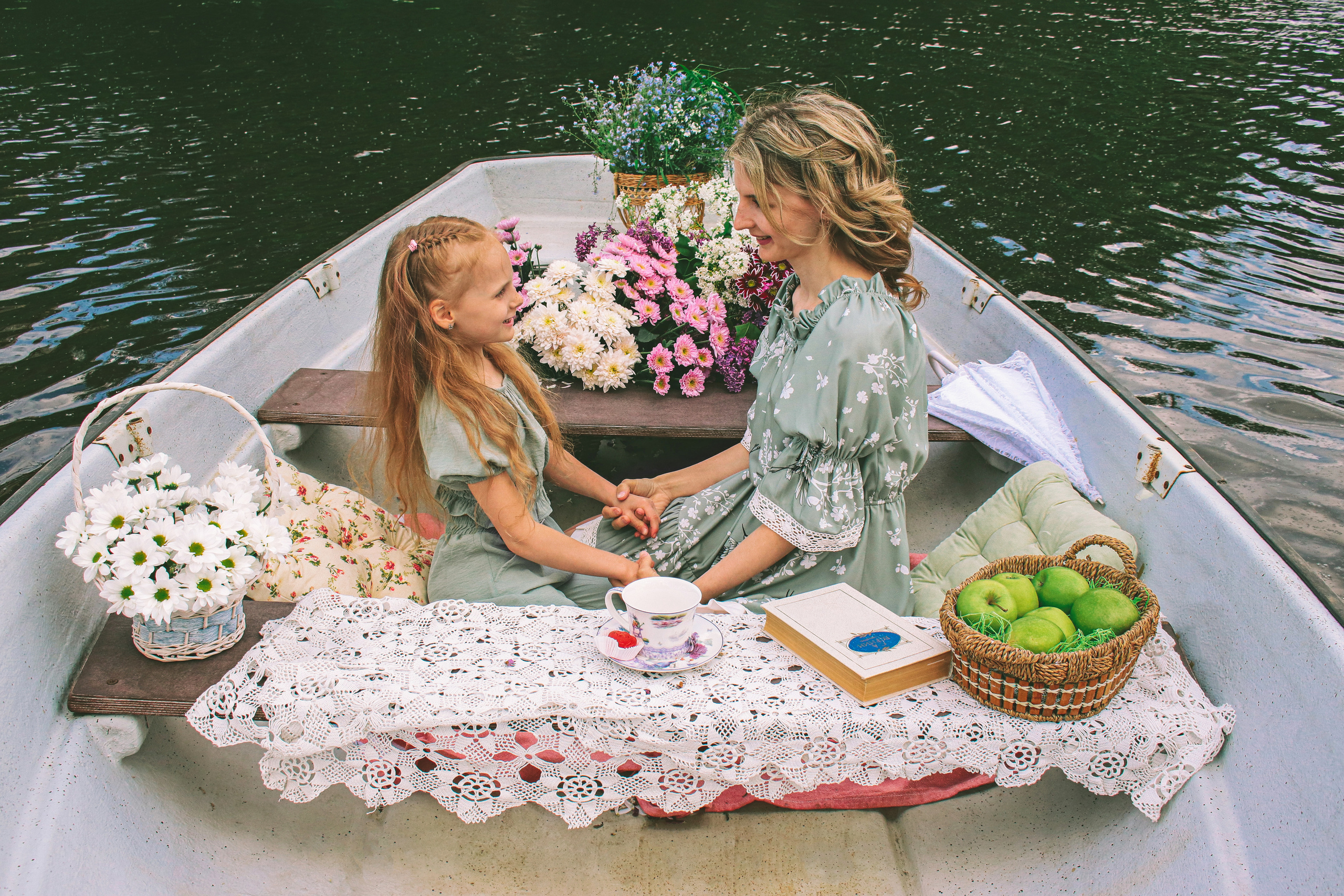 Фотопроект Лодочка с цветами. Фотограф Химки Анна Татарских