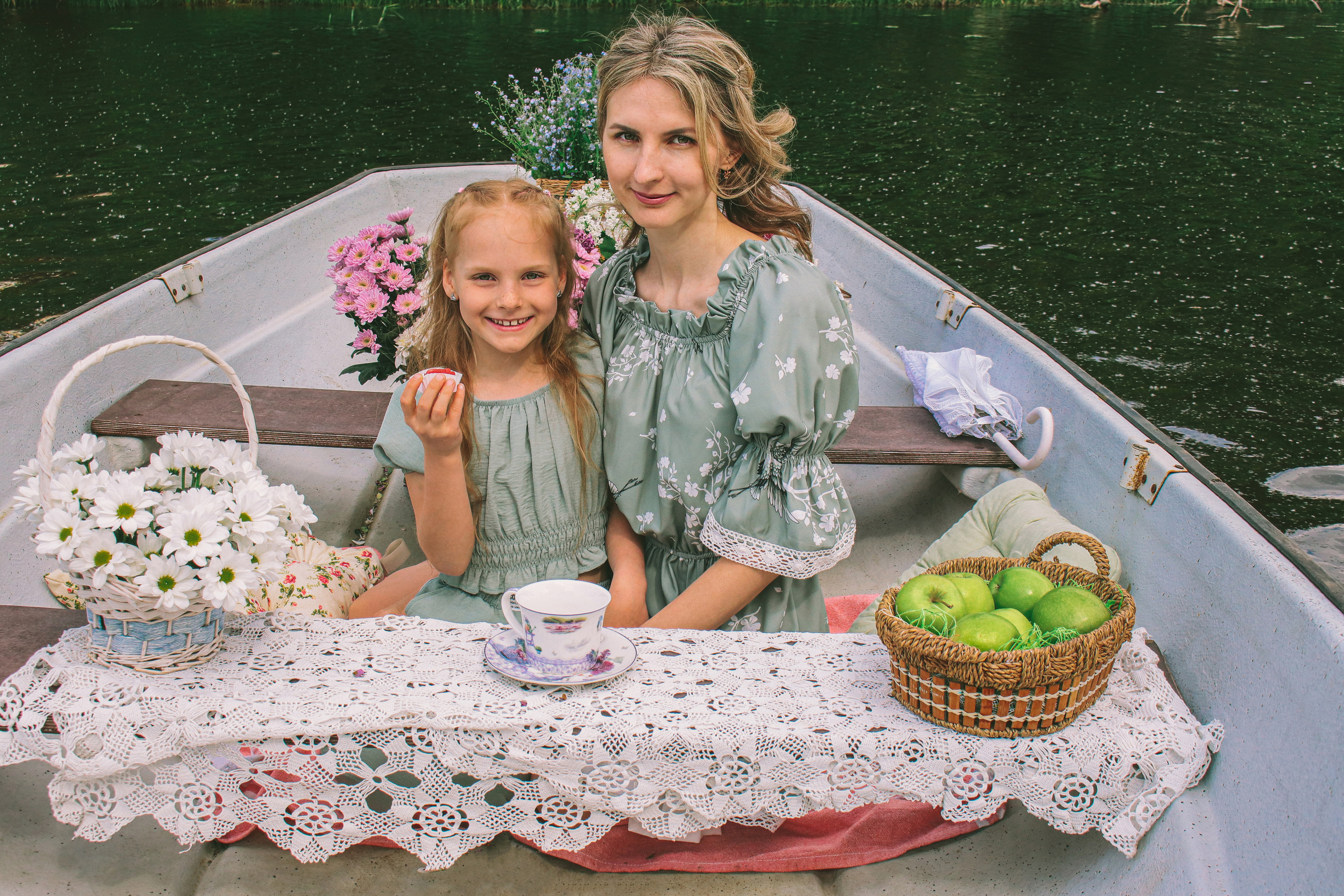 Фотопроект Лодочка с цветами. Фотограф Химки Анна Татарских