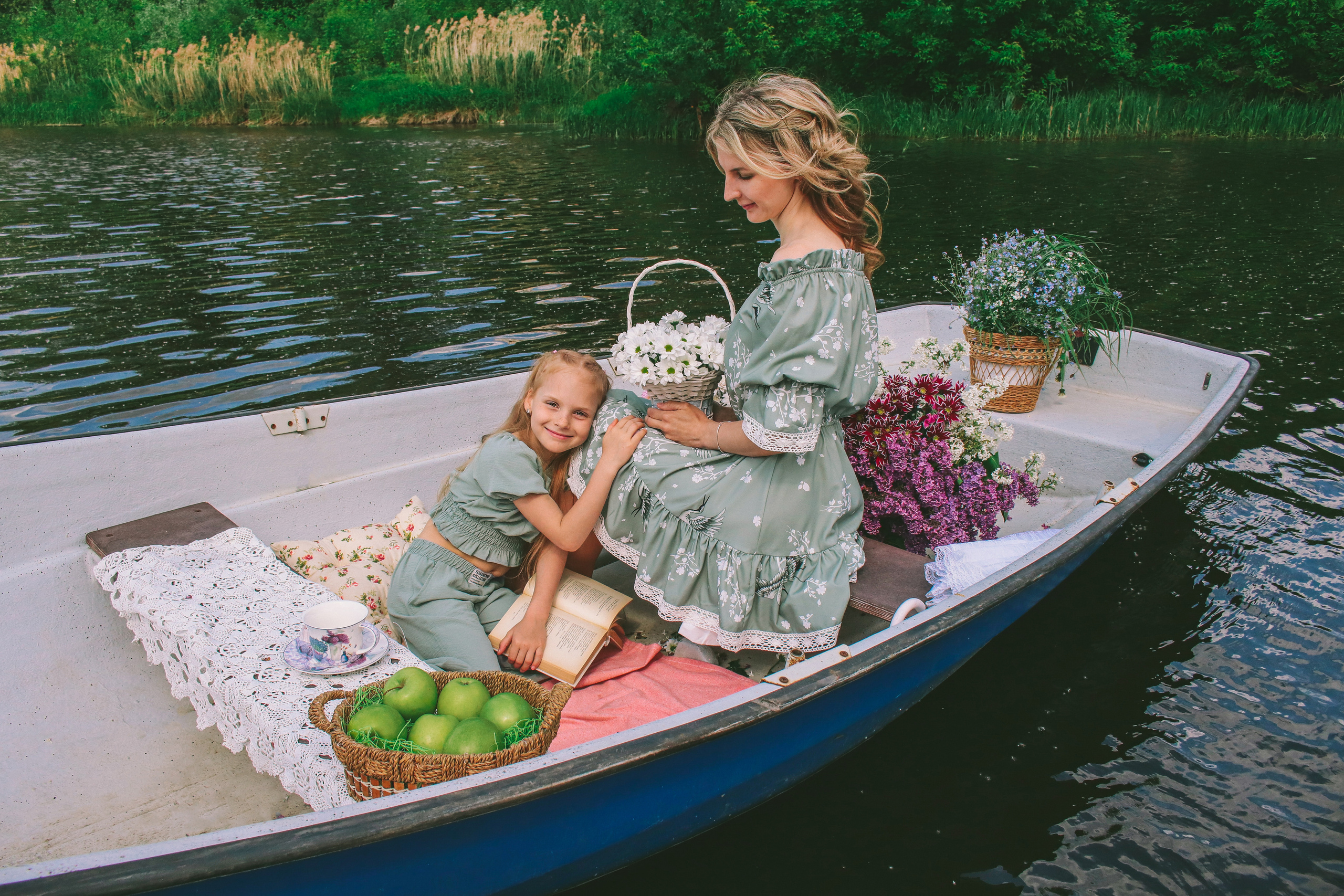 Фотопроект Лодочка с цветами. Фотограф Химки Анна Татарских