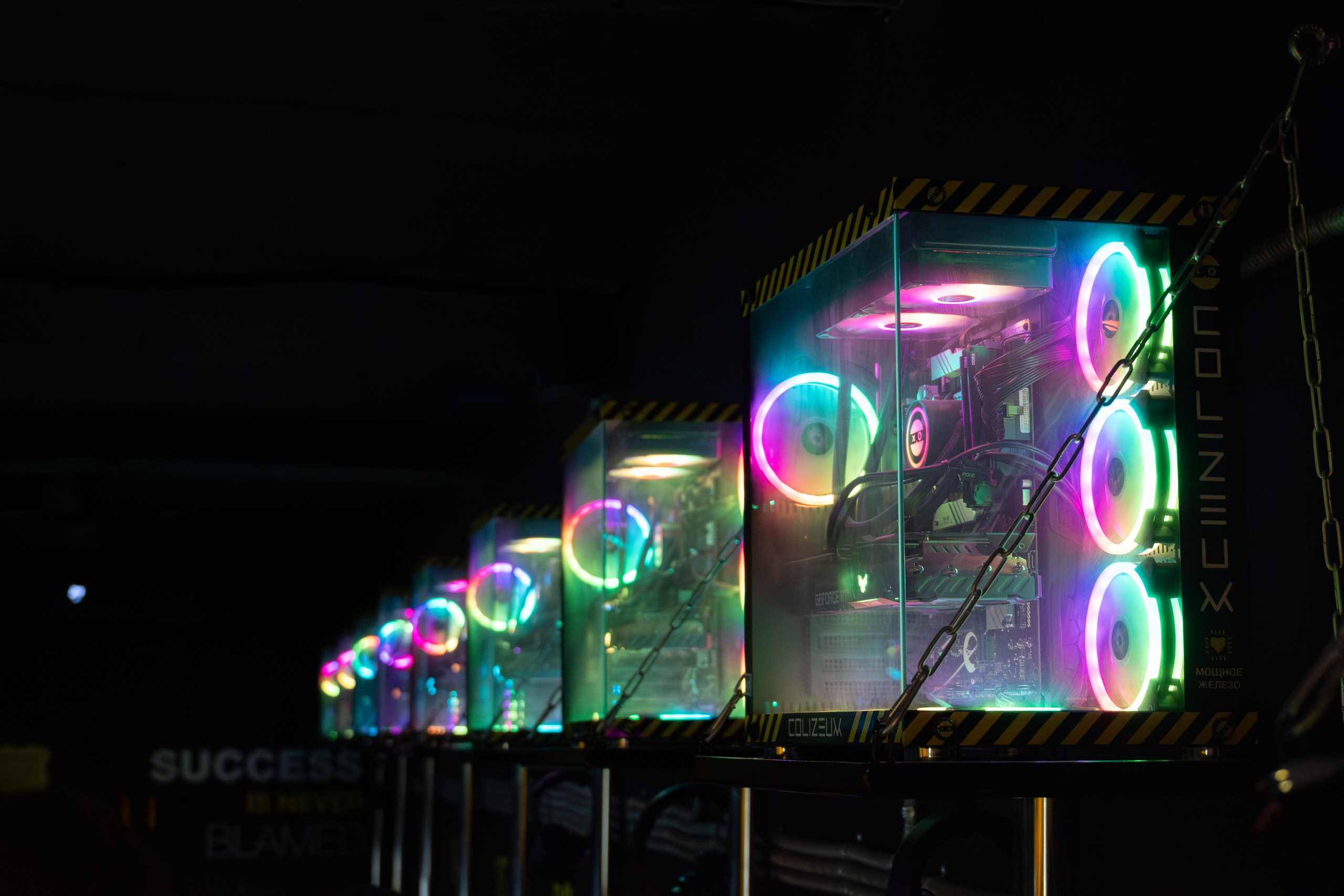 Репортаж в киберспортивном клубе Kolizeum. Фотограф мероприятий в Москве