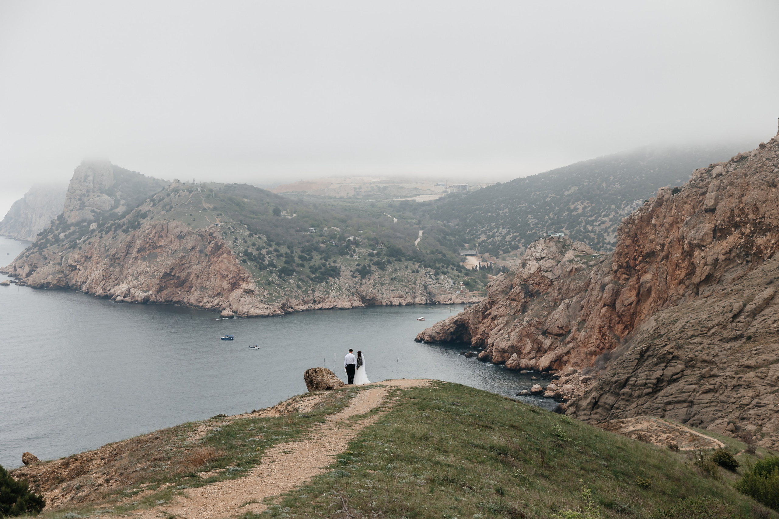 Анонс свадьбы Маргариты и Андрея. Туман на холмах Балаклавы. Свадебный фотограф в Крыму и Севастополе Ольга Баскакова