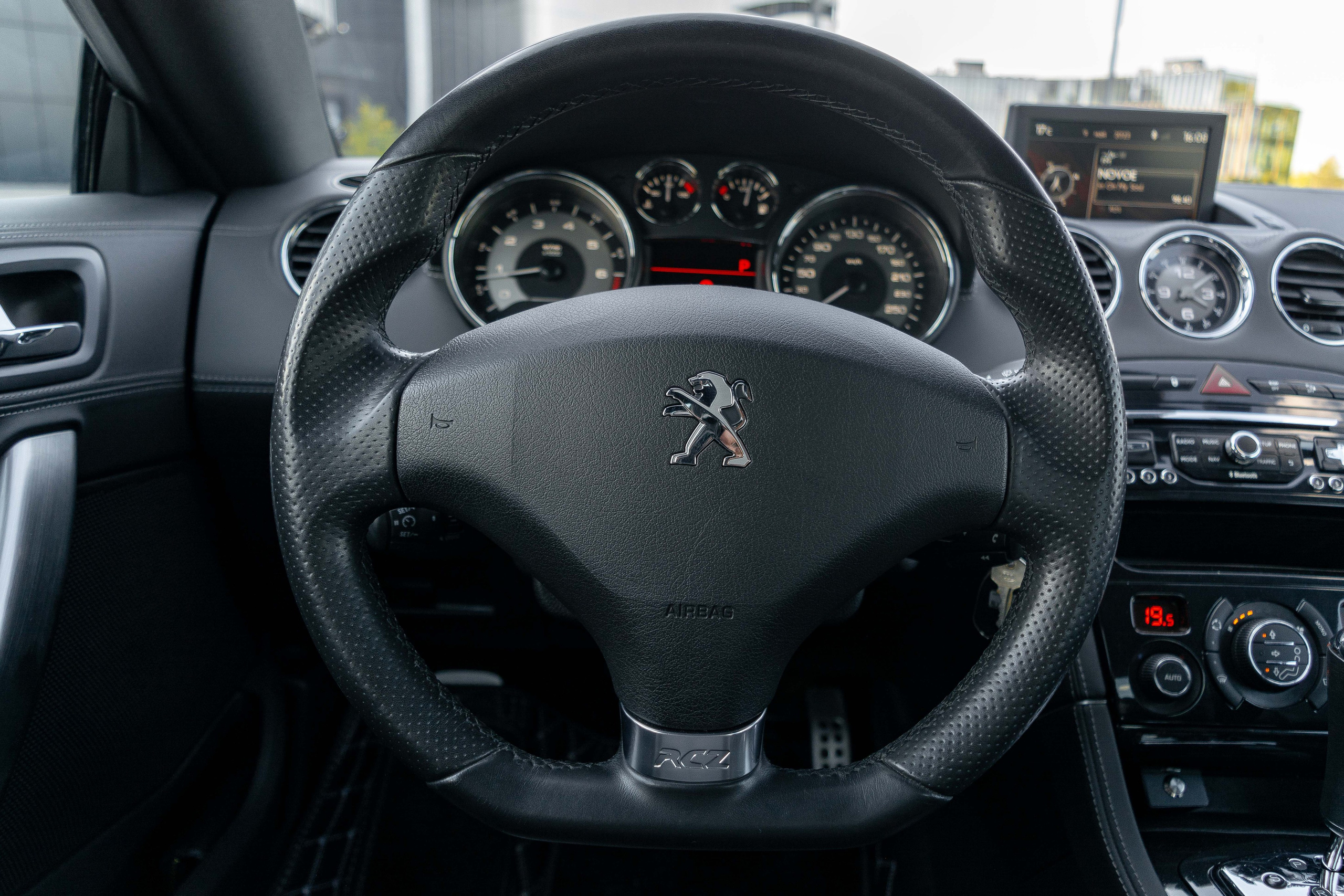 Peugeot ZRC. Автомобильный и интерьерный фотограф в Минске Александр Тагаев