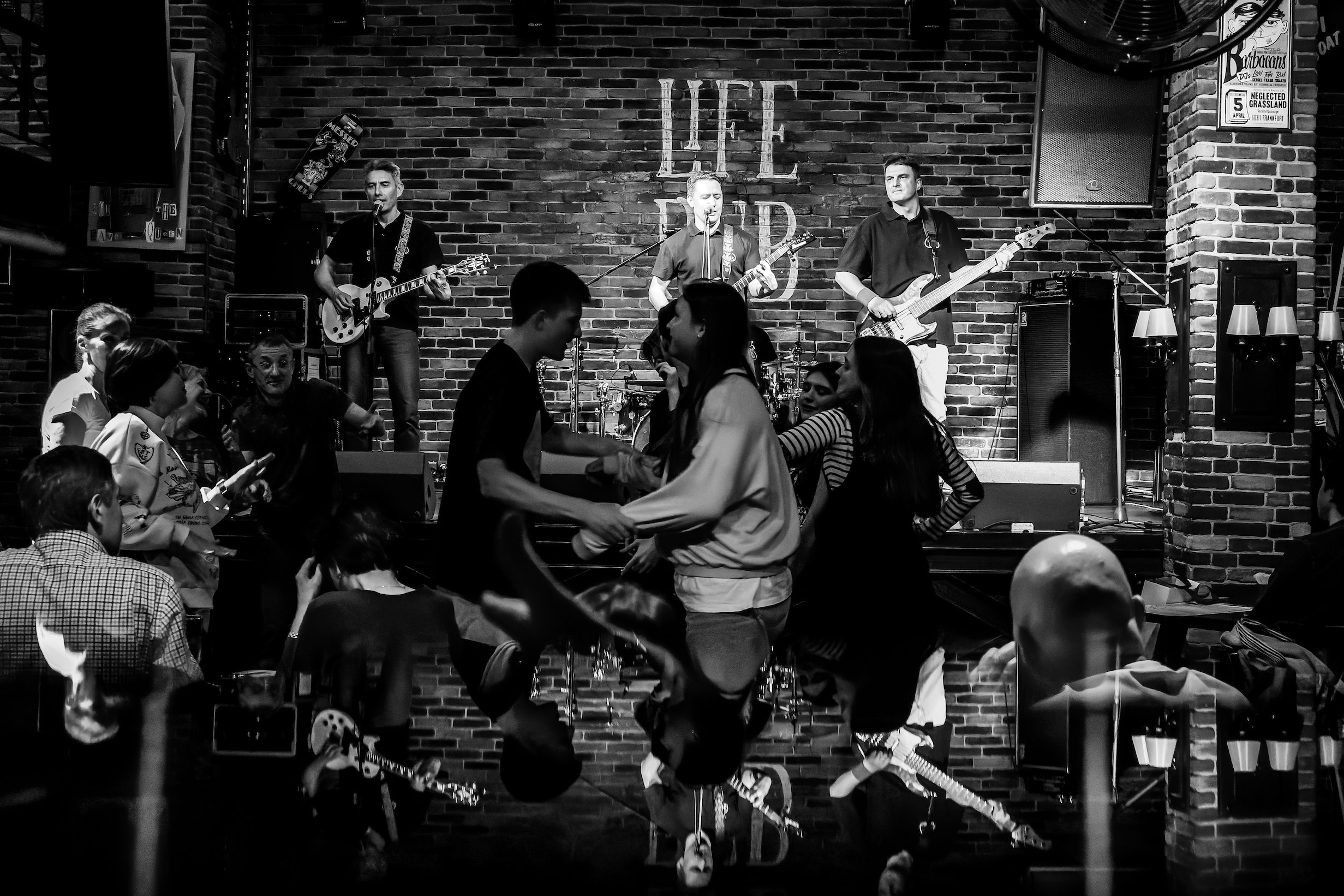 LifePub 29.03.2023. Московская кавер-группа BankBand