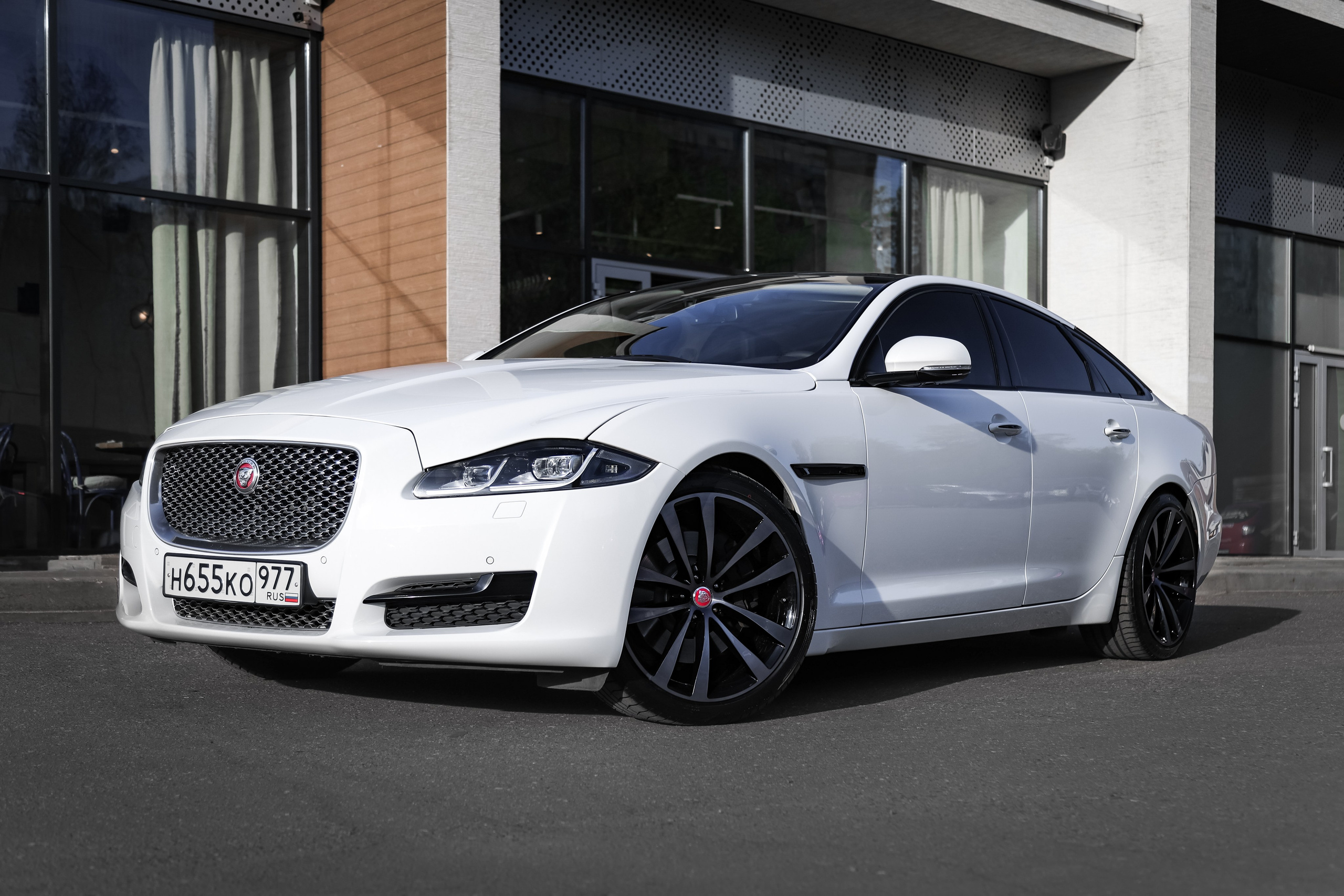2017 JAGUAR XJ. Mixturecaptures
