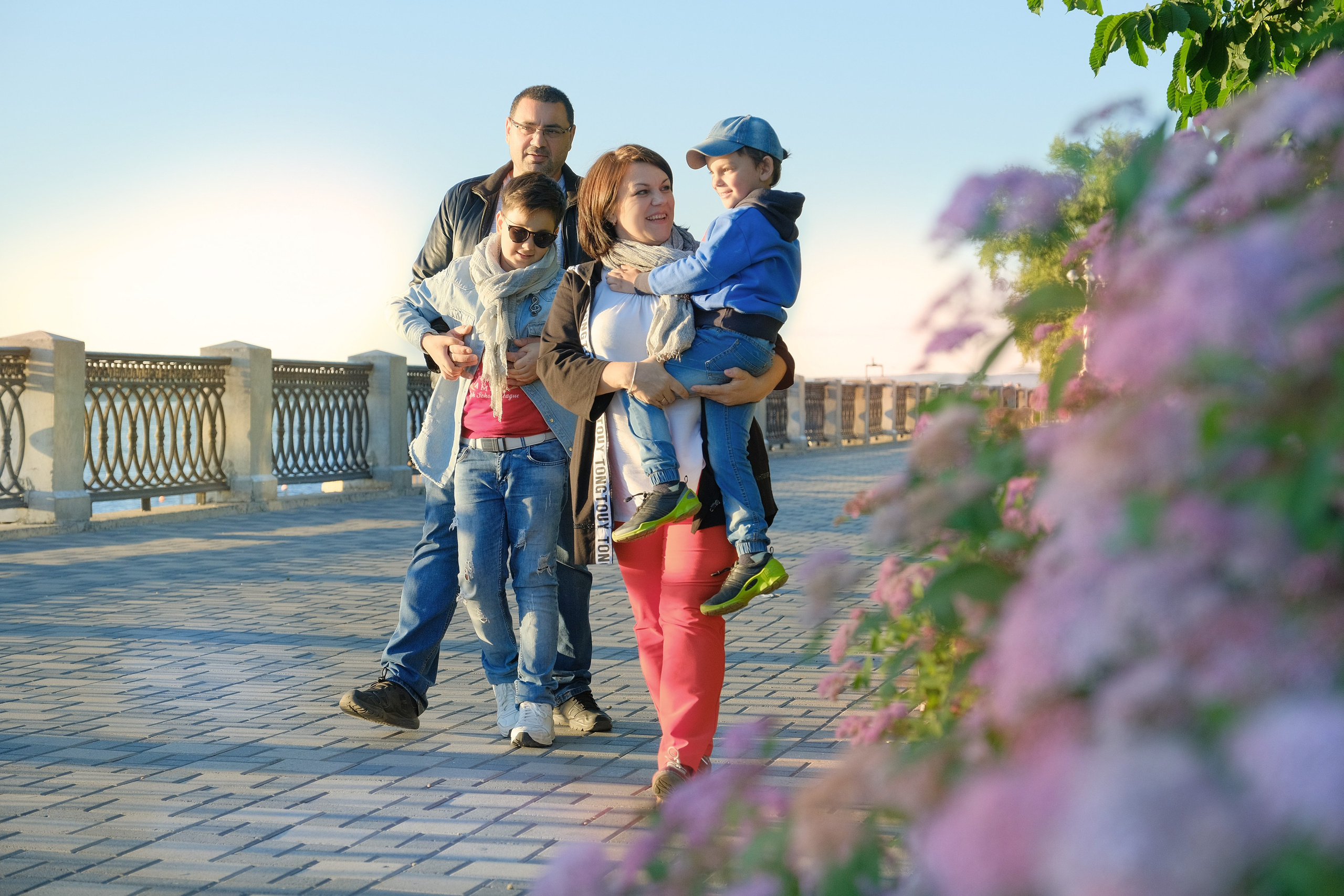 Летняя фотосессия на природе, в лесу, на улице. Семейная с детьми