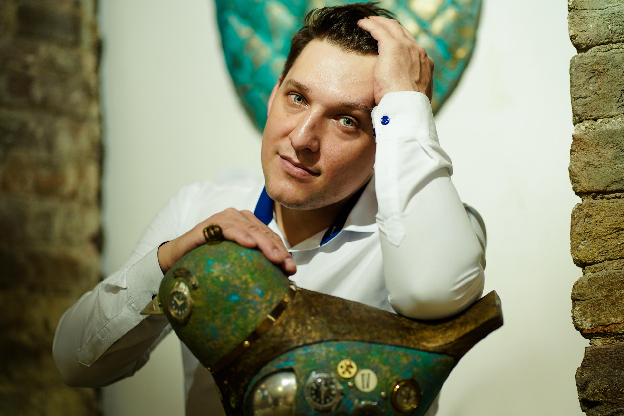 Часы с кукушкой. Скульптор в Екатеринбурге Лобанов Сергей