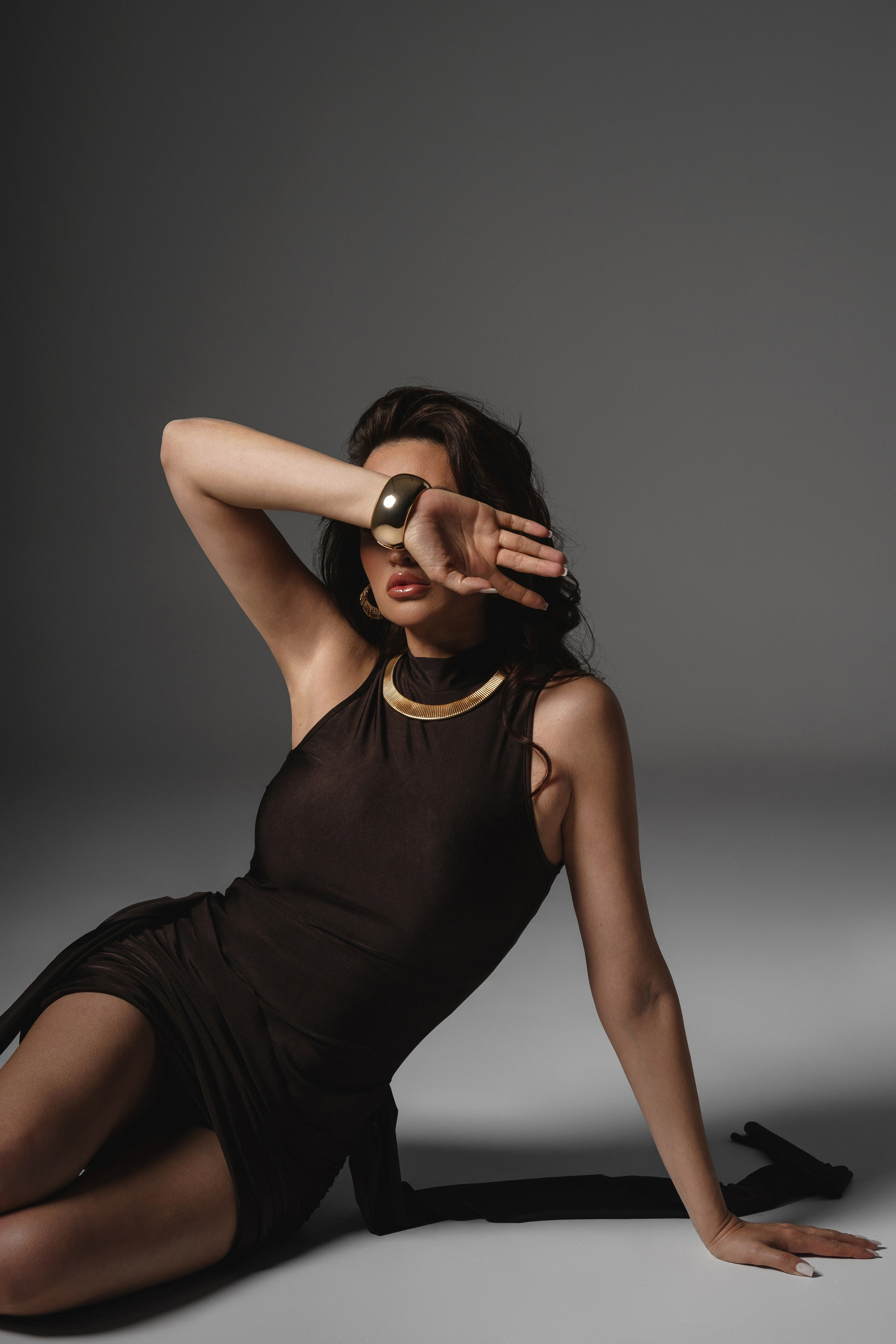 Фотография красивой девушки в студии Анапы