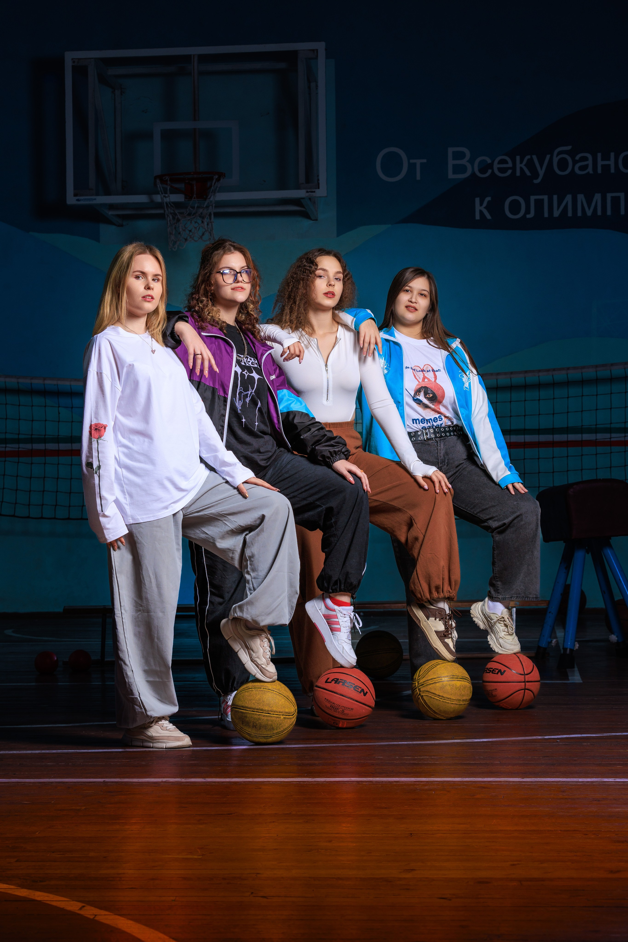 Смотреть фотки в спортзале. Выпускные альбомы Геленджик, Новороссийск, Краснодар, Туапсе