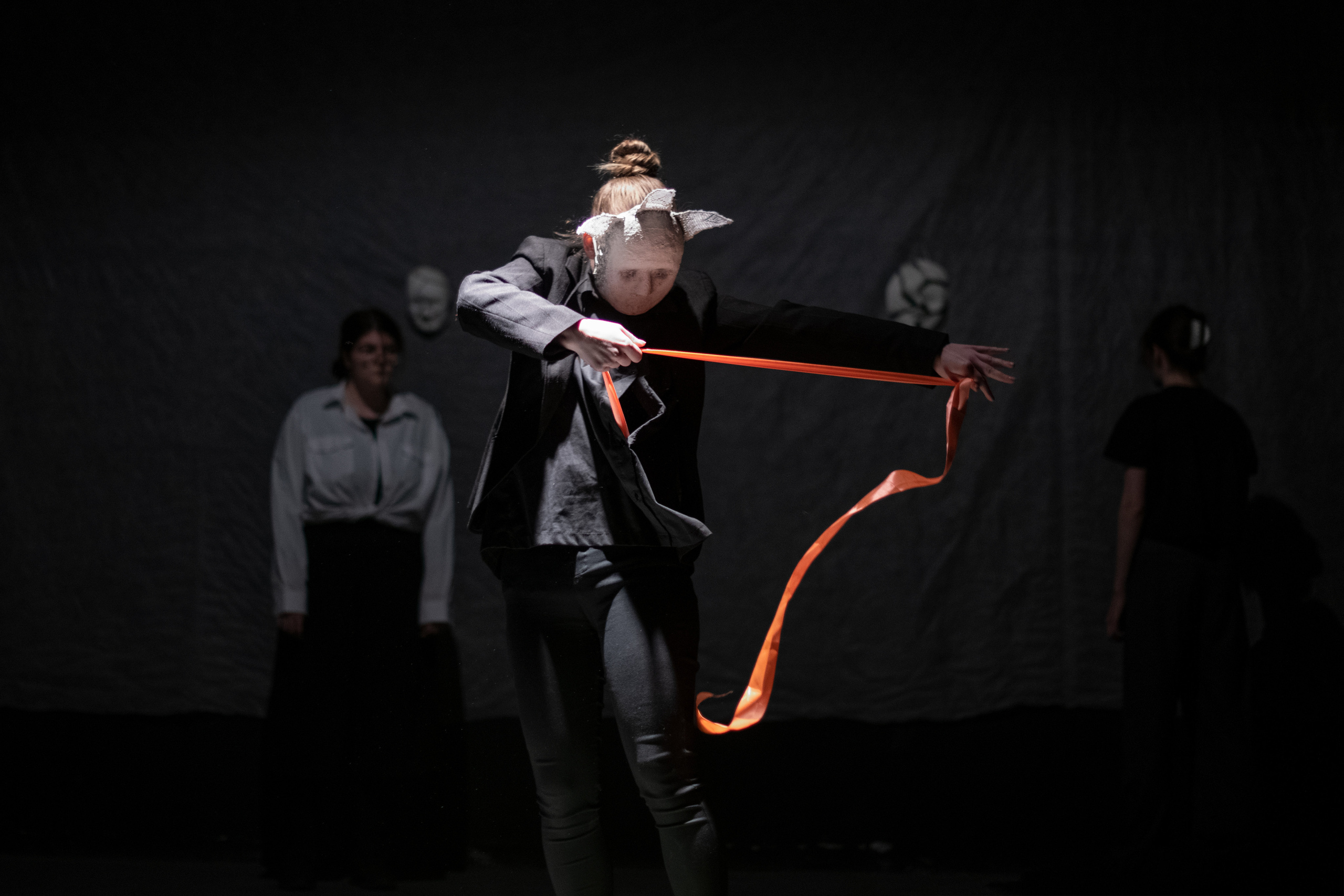 Выставка — перформанс «Мам, я дома!». Фотограф Светлана Амирханова