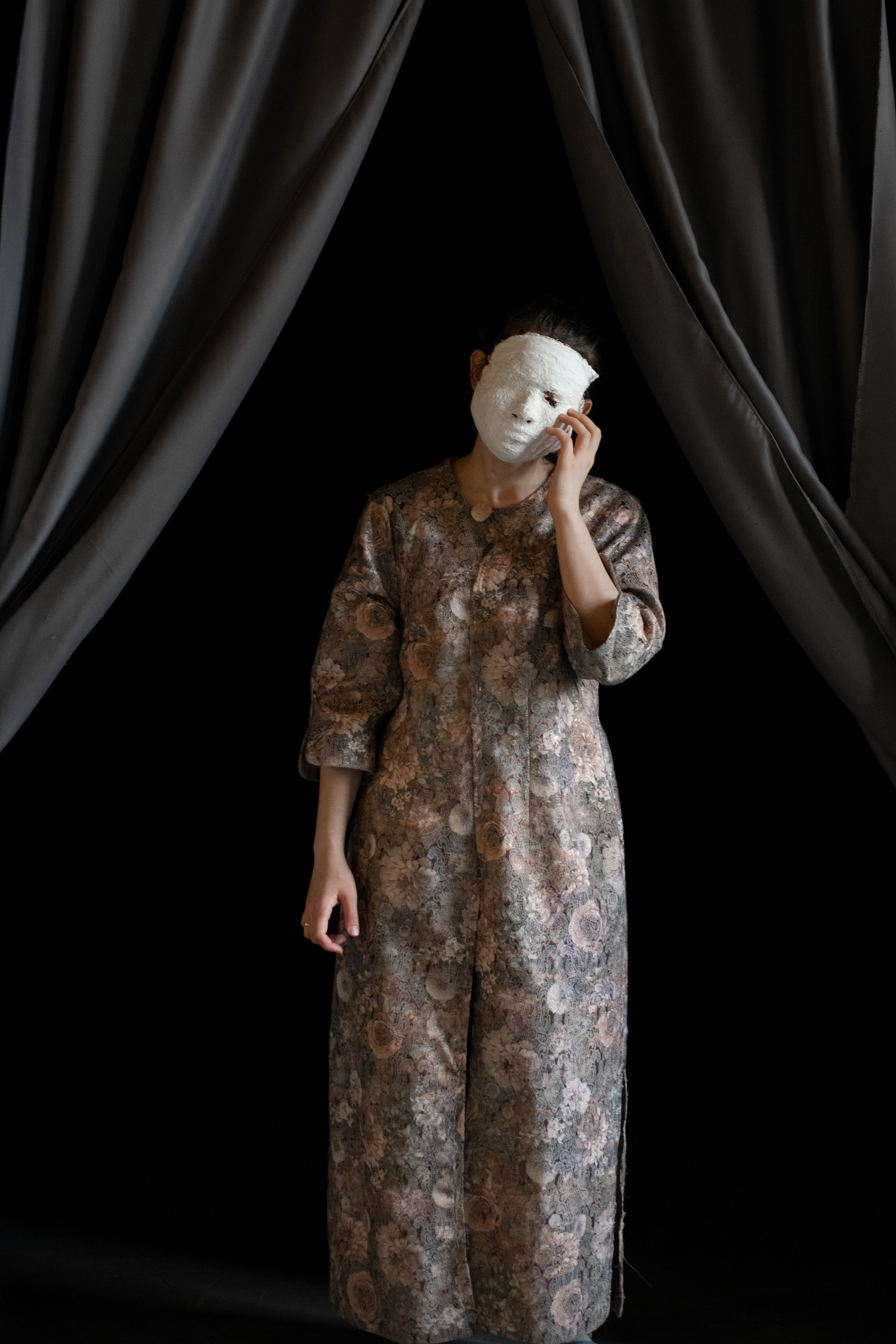 Выставка — перформанс «Мам, я дома!». Фотограф Светлана Амирханова