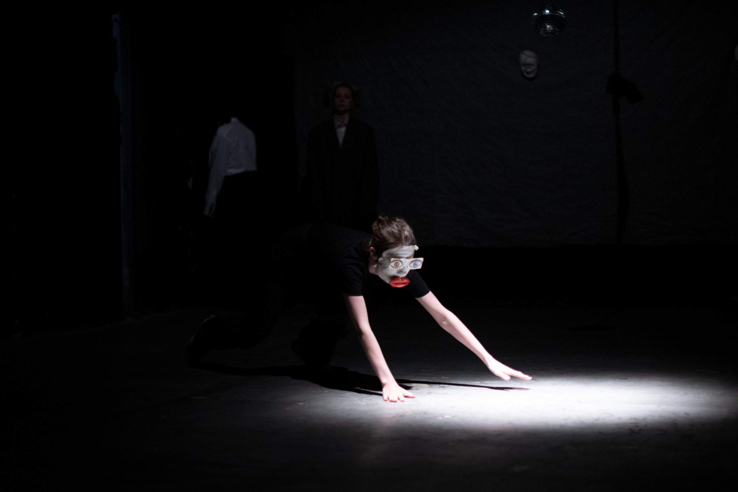 Выставка — перформанс «Мам, я дома!». Фотограф Светлана Амирханова