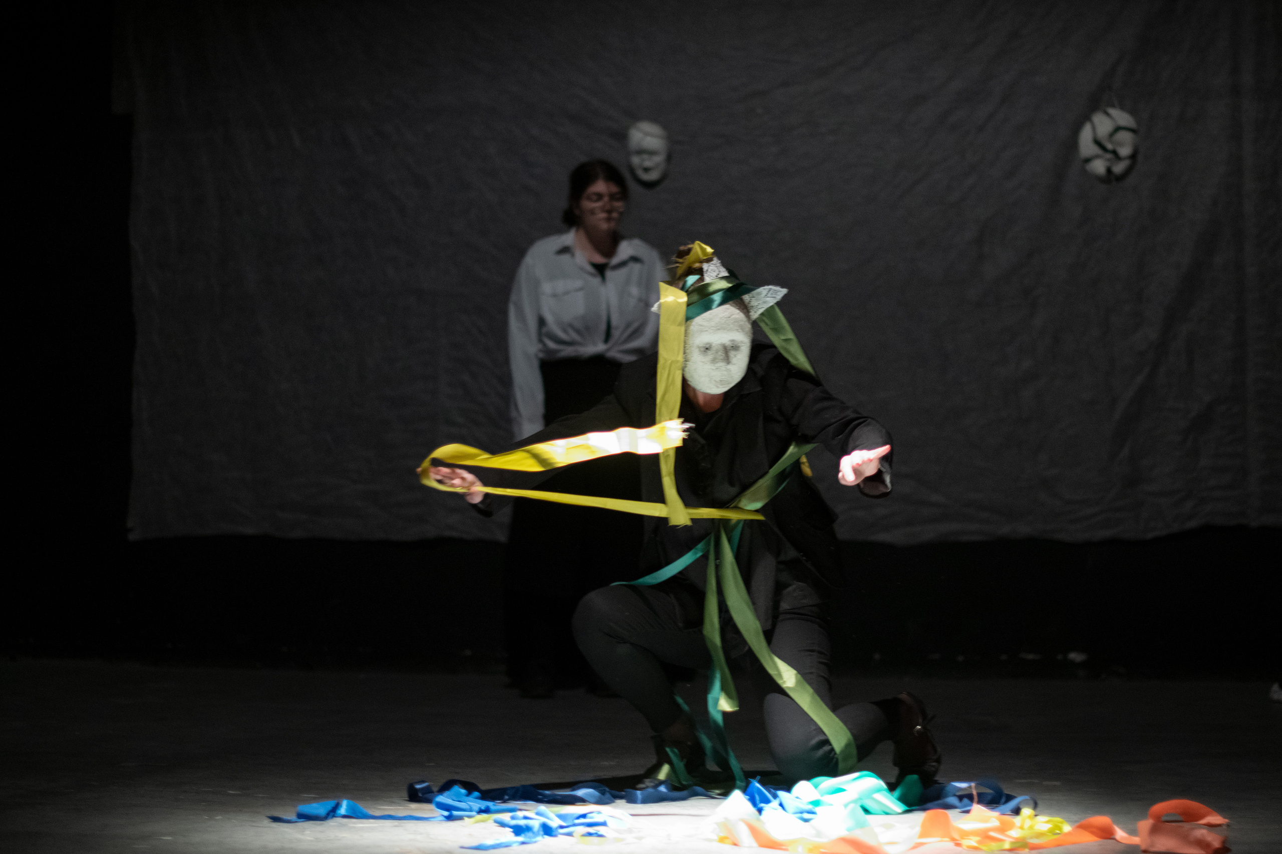 Выставка — перформанс «Мам, я дома!». Фотограф Светлана Амирханова