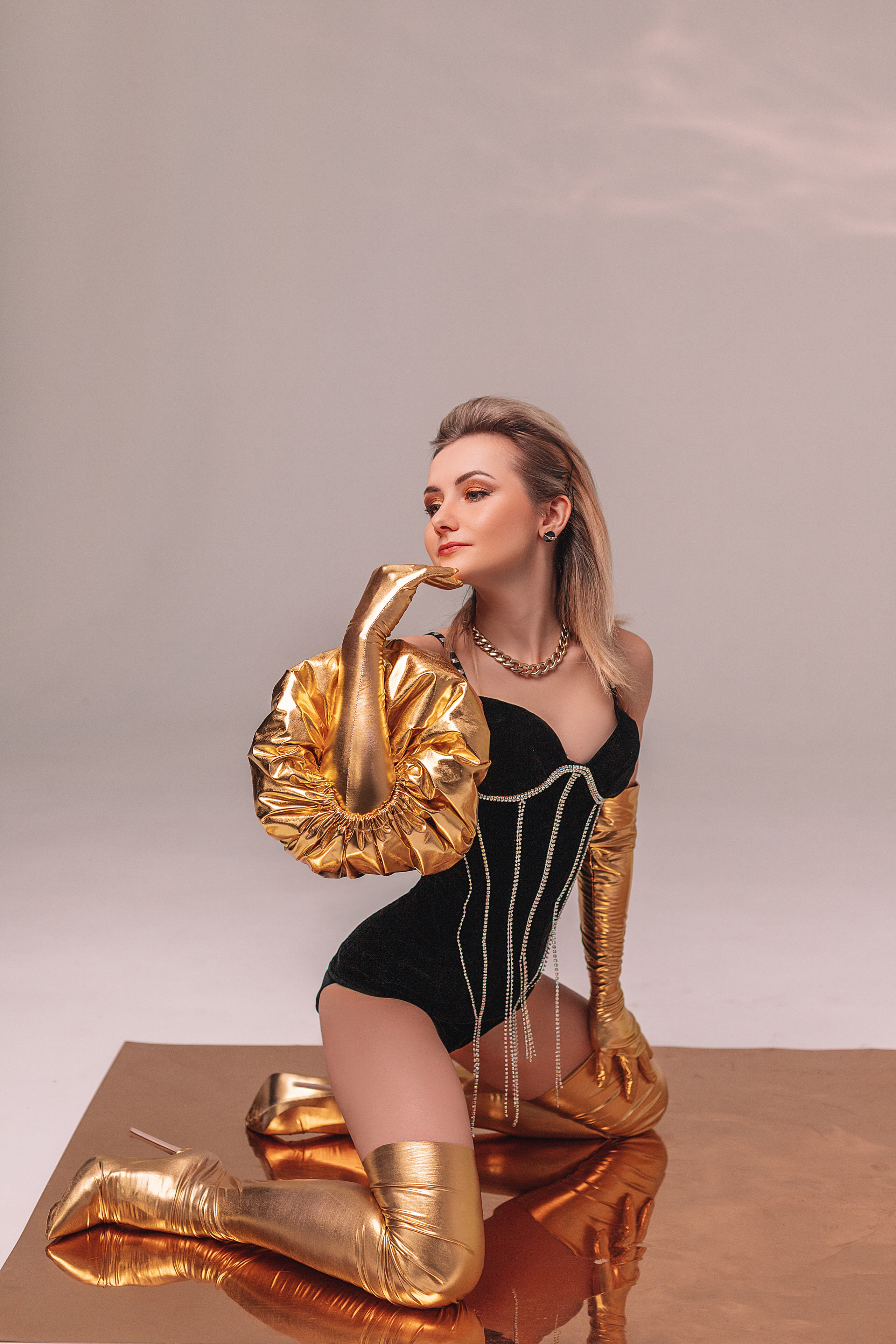 Образы, золото, фотостудия, фэшн съёмка.